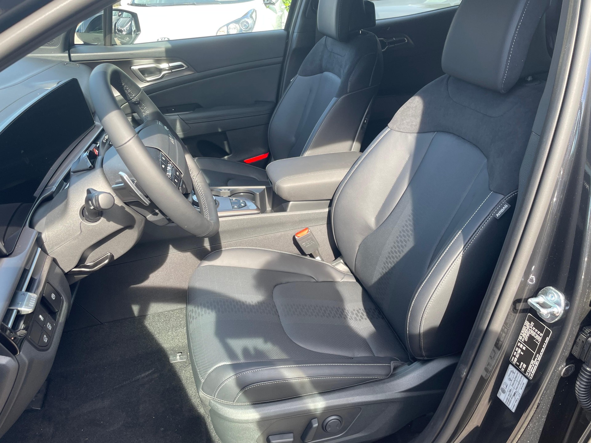 KIA Sportage 1.6 T-GDi Hybrid Black Edition-image-10