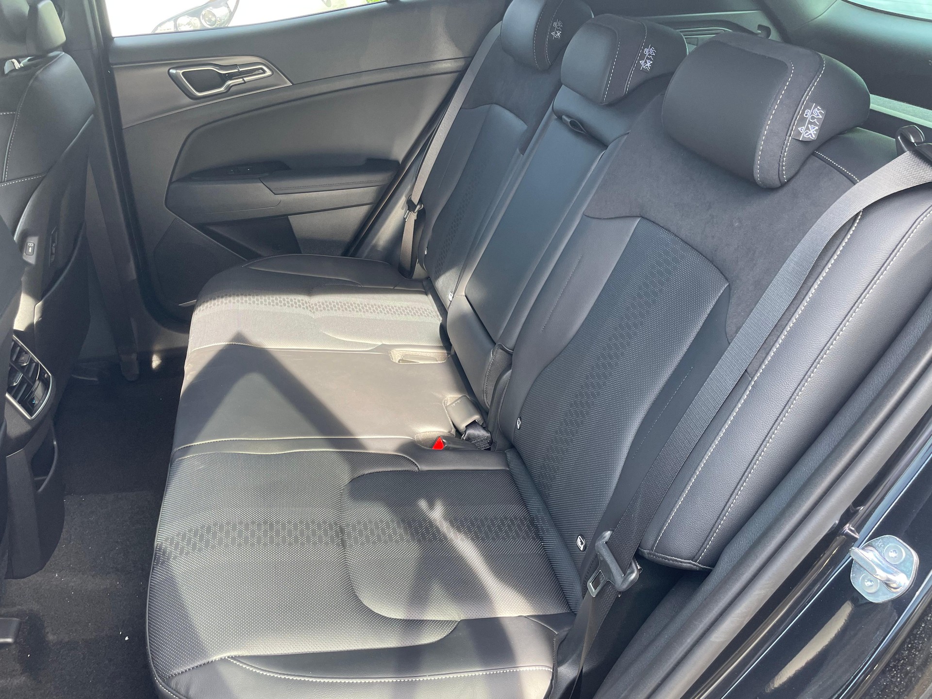 KIA Sportage 1.6 T-GDi Hybrid Black Edition-image-11