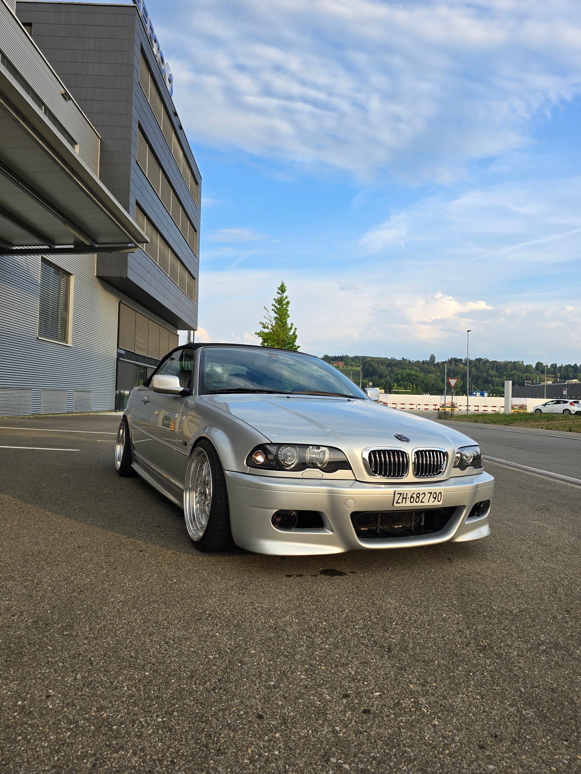 BMW 330ci Cabriolet-image-1