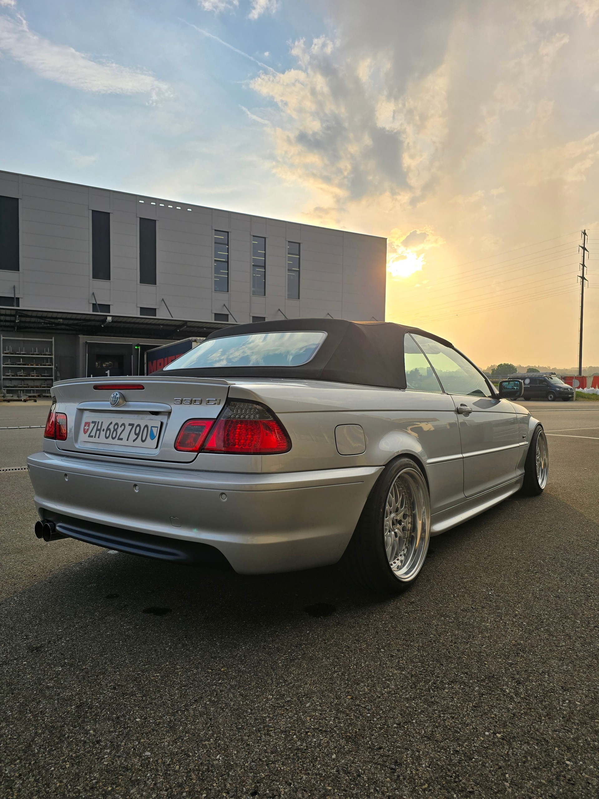 BMW 330ci Cabriolet-image-2