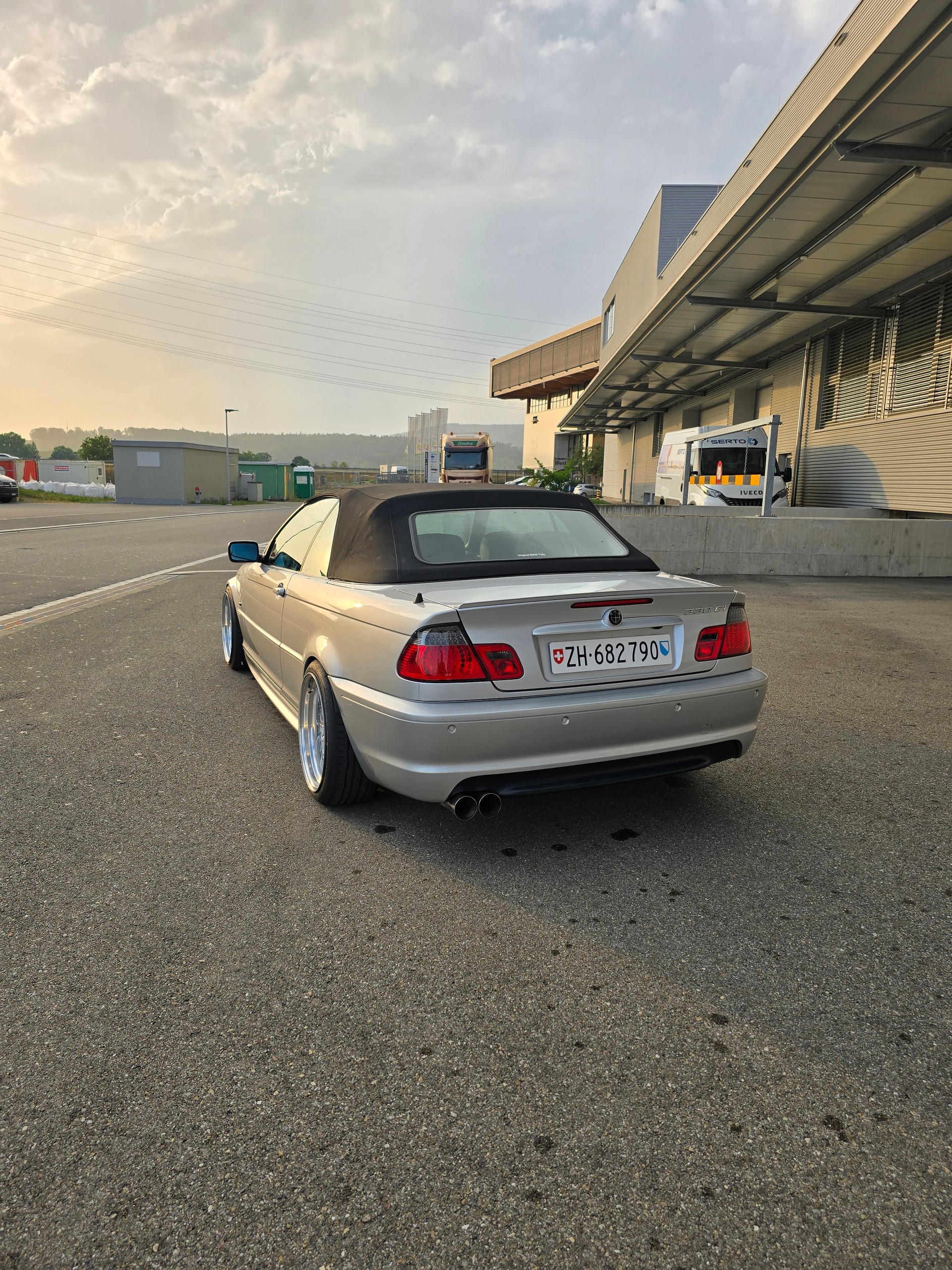 BMW 330ci Cabriolet-image-3