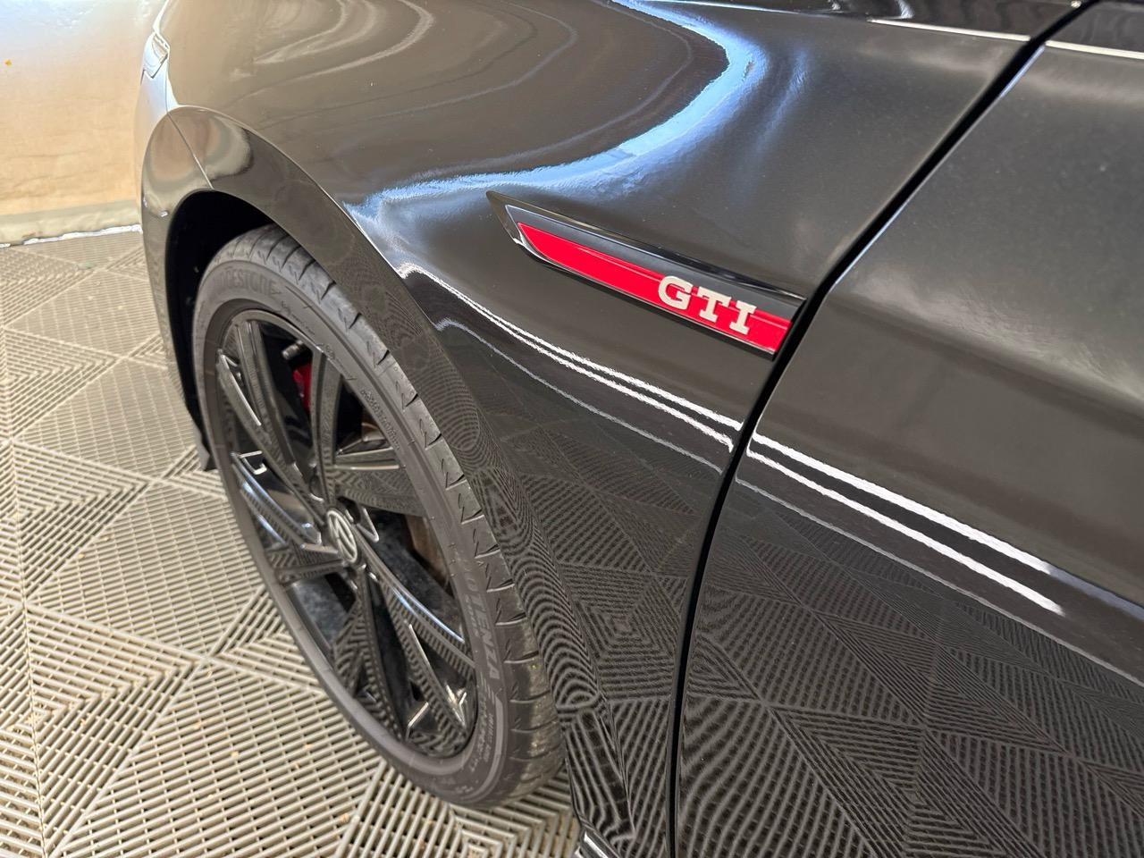 VW Golf 2.0 TSI GTI Black Style Edition-image-14