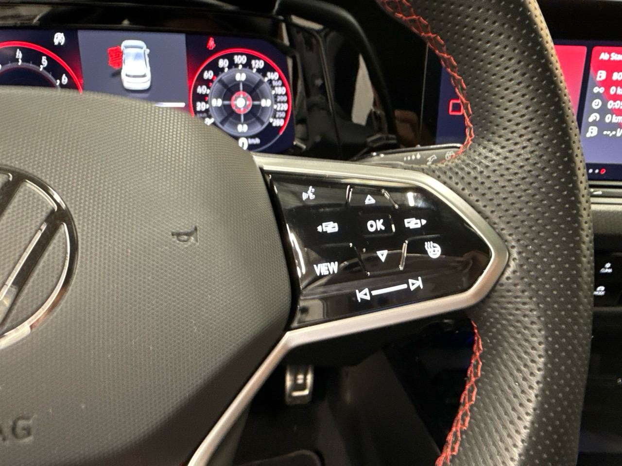VW Golf 2.0 TSI GTI Black Style Edition-image-8