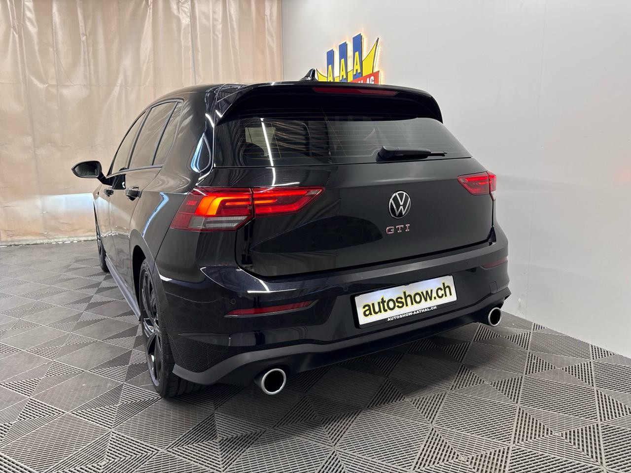 VW Golf 2.0 TSI GTI Black Style Edition-image-13