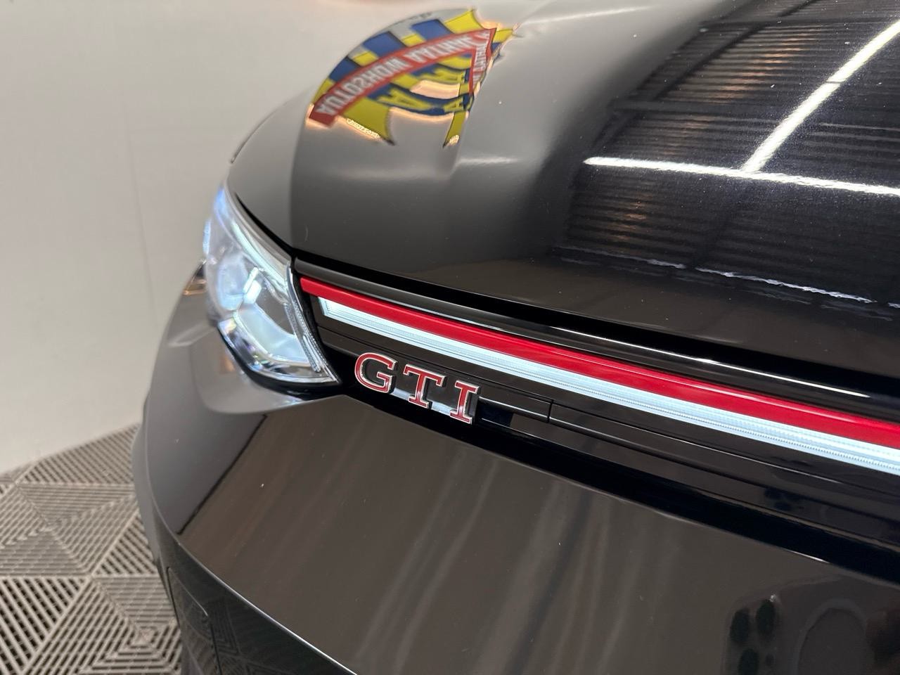 VW Golf 2.0 TSI GTI Black Style Edition-image-16