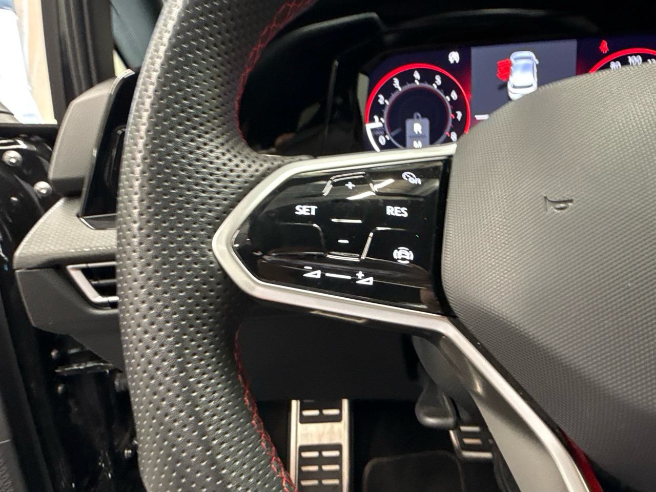 VW Golf 2.0 TSI GTI Black Style Edition-image-6