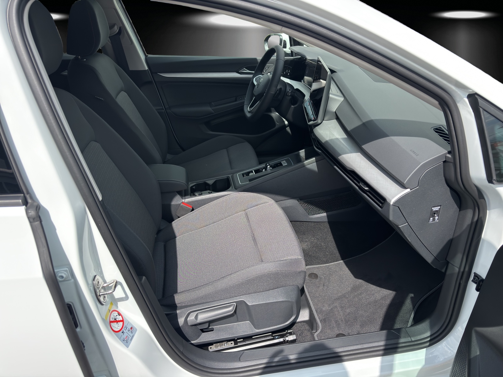 VW Golf 1.5 e TSI mHEV Trend DSG-image-8