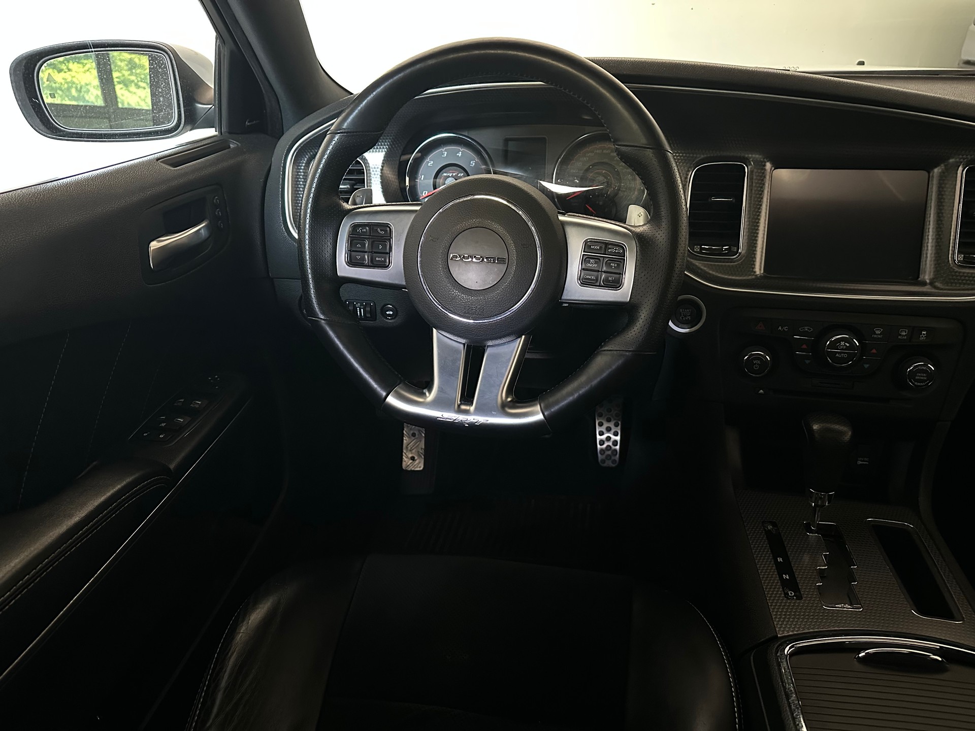 DODGE Charger SRT-8-image-11