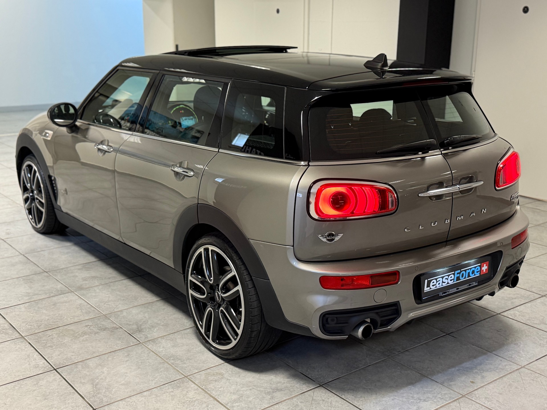 MINI Clubman Cooper S ALL4 Steptronic-image-10