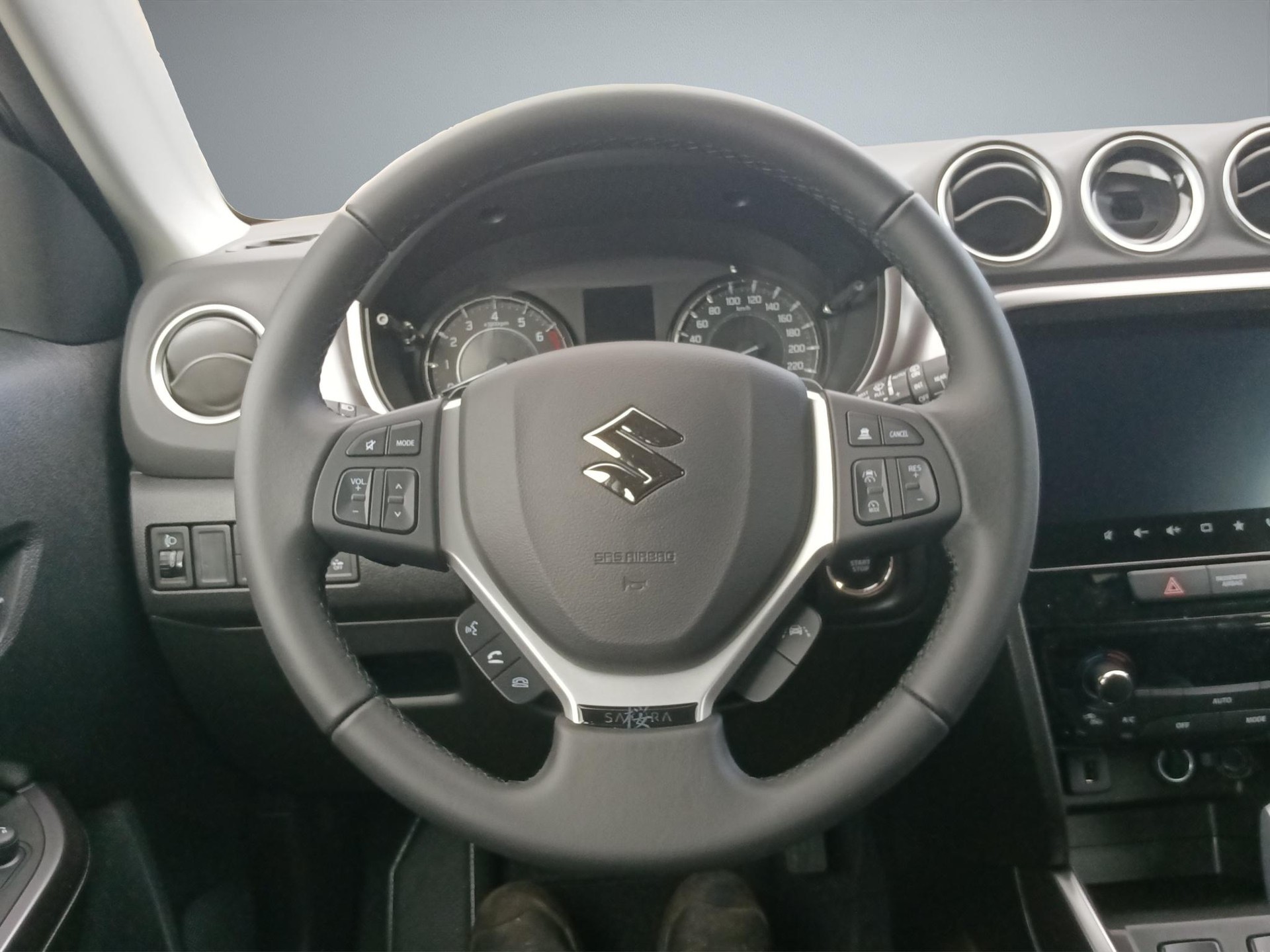 SUZUKI Vitara 1.4 T Sakura Hybrid 4x4-image-10