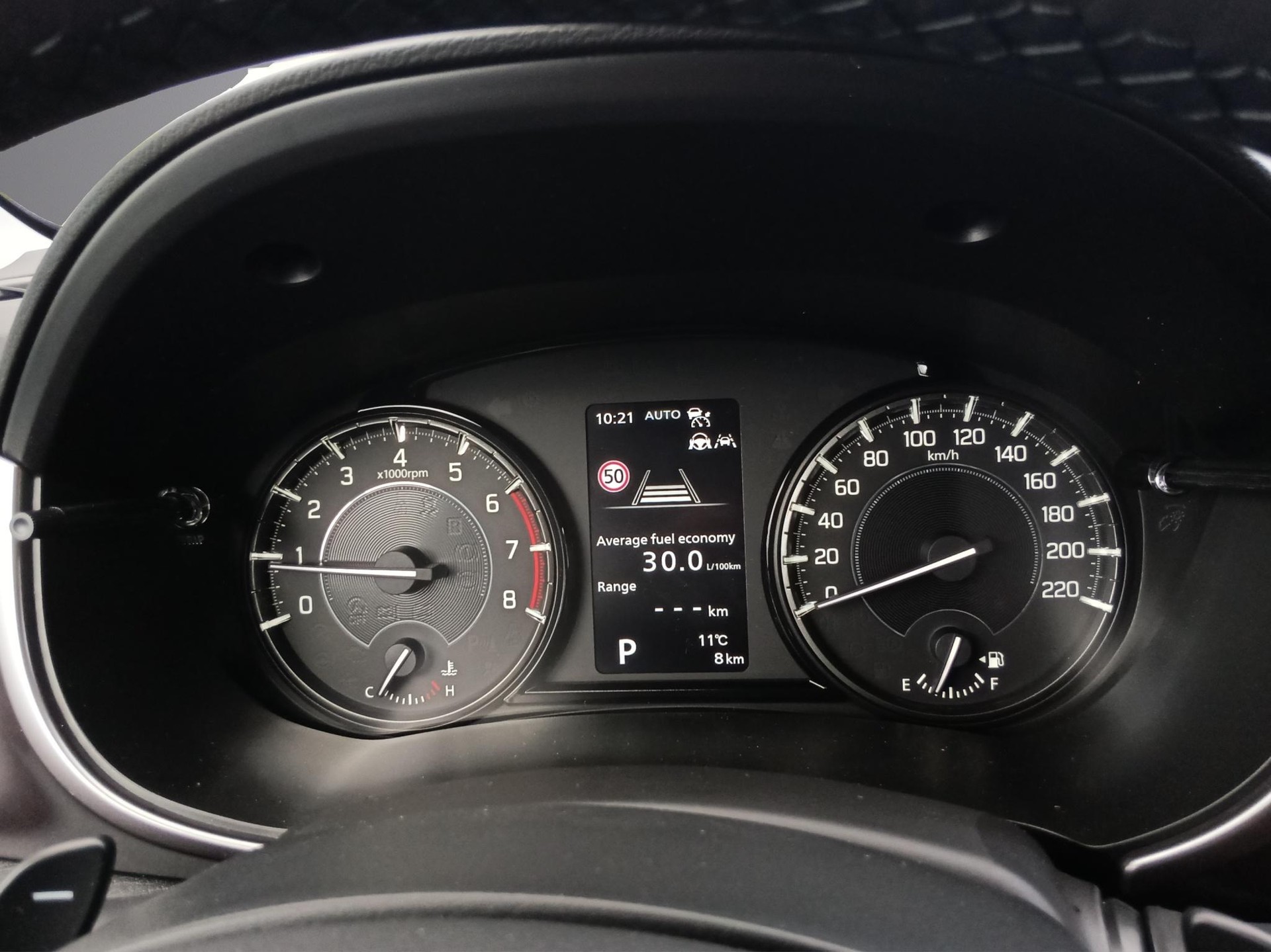 SUZUKI Vitara 1.4 T Sakura Hybrid 4x4-image-11