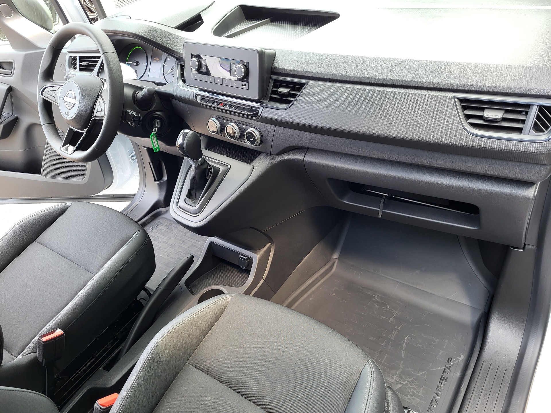 NISSAN Townstar 45kWh L2 Acenta-image-12