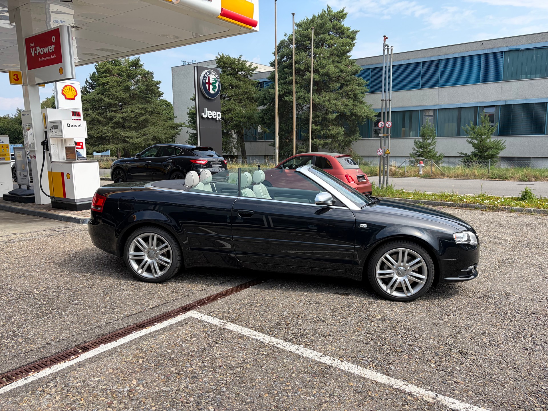 AUDI S4 Cabriolet 4.2 V8 quattro-image-9
