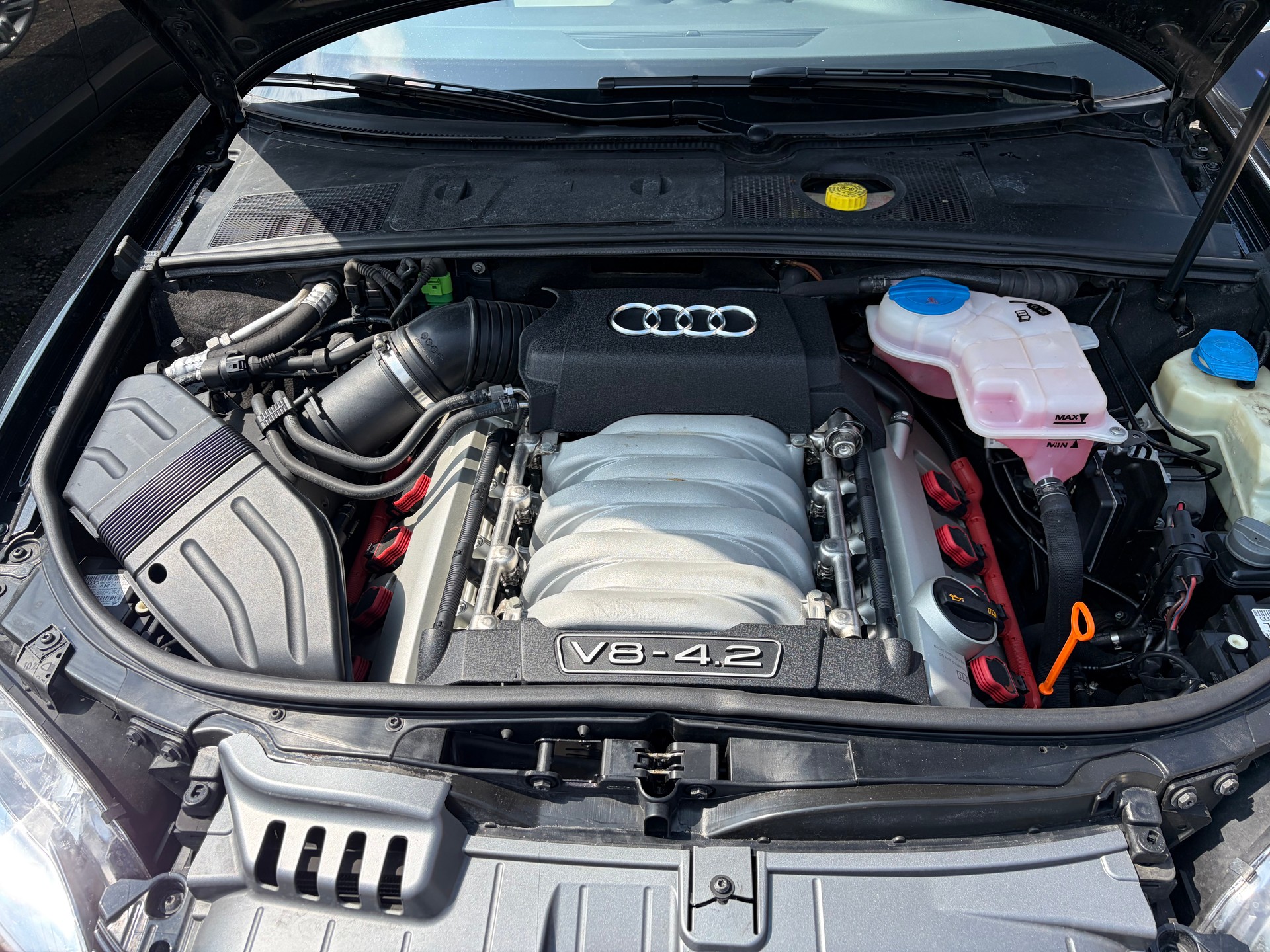 AUDI S4 Cabriolet 4.2 V8 quattro-image-10