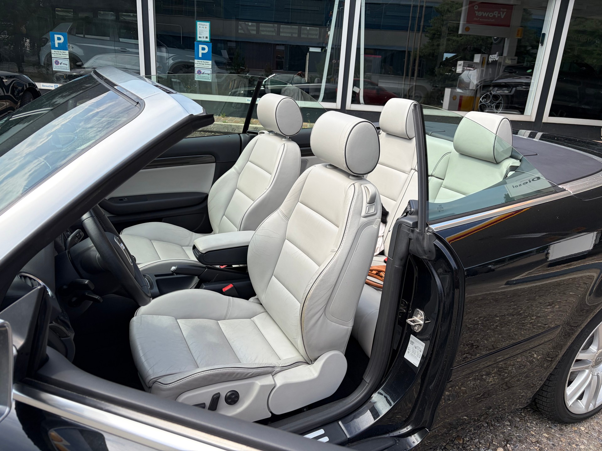 AUDI S4 Cabriolet 4.2 V8 quattro-image-1