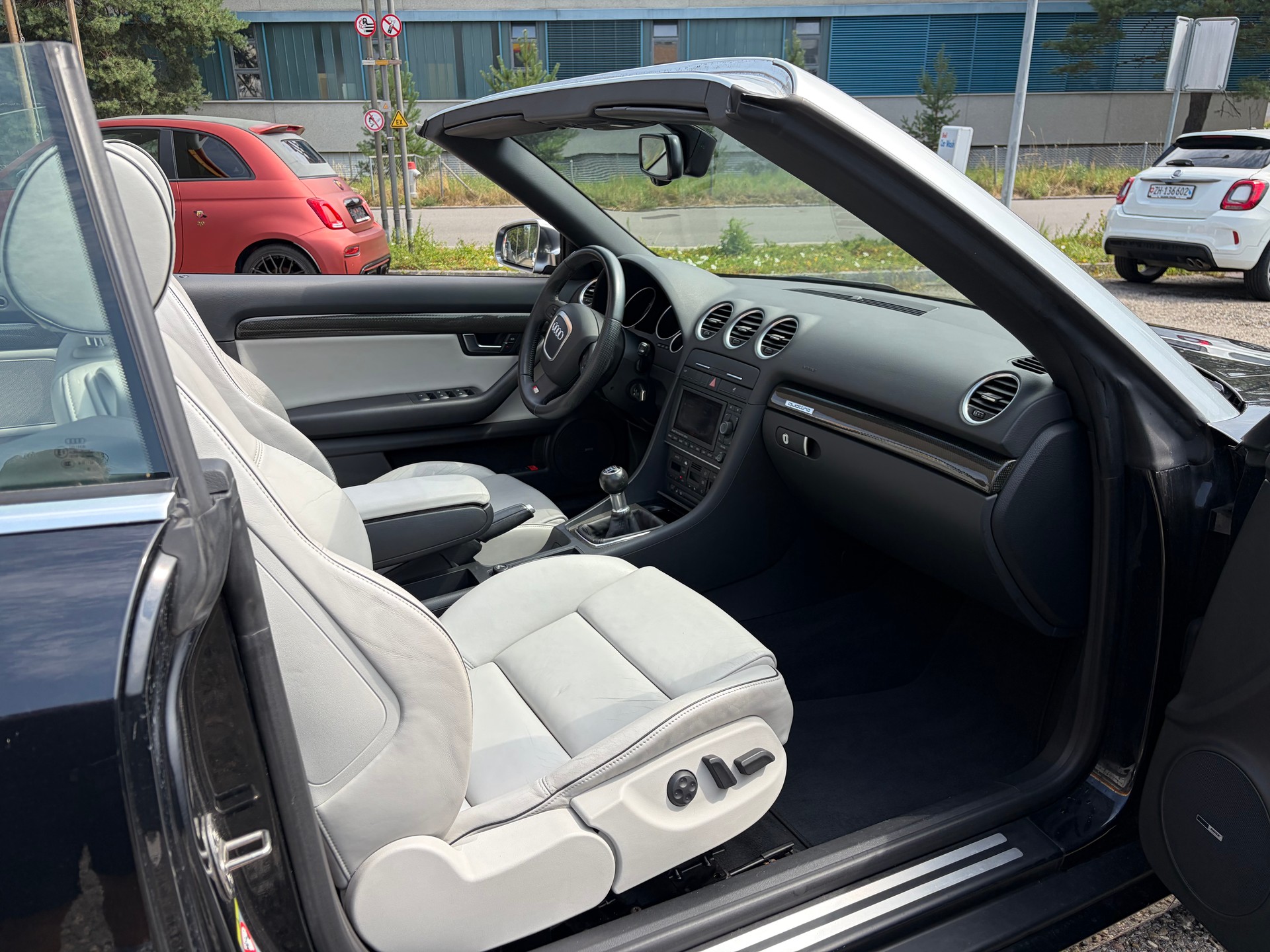 AUDI S4 Cabriolet 4.2 V8 quattro-image-7
