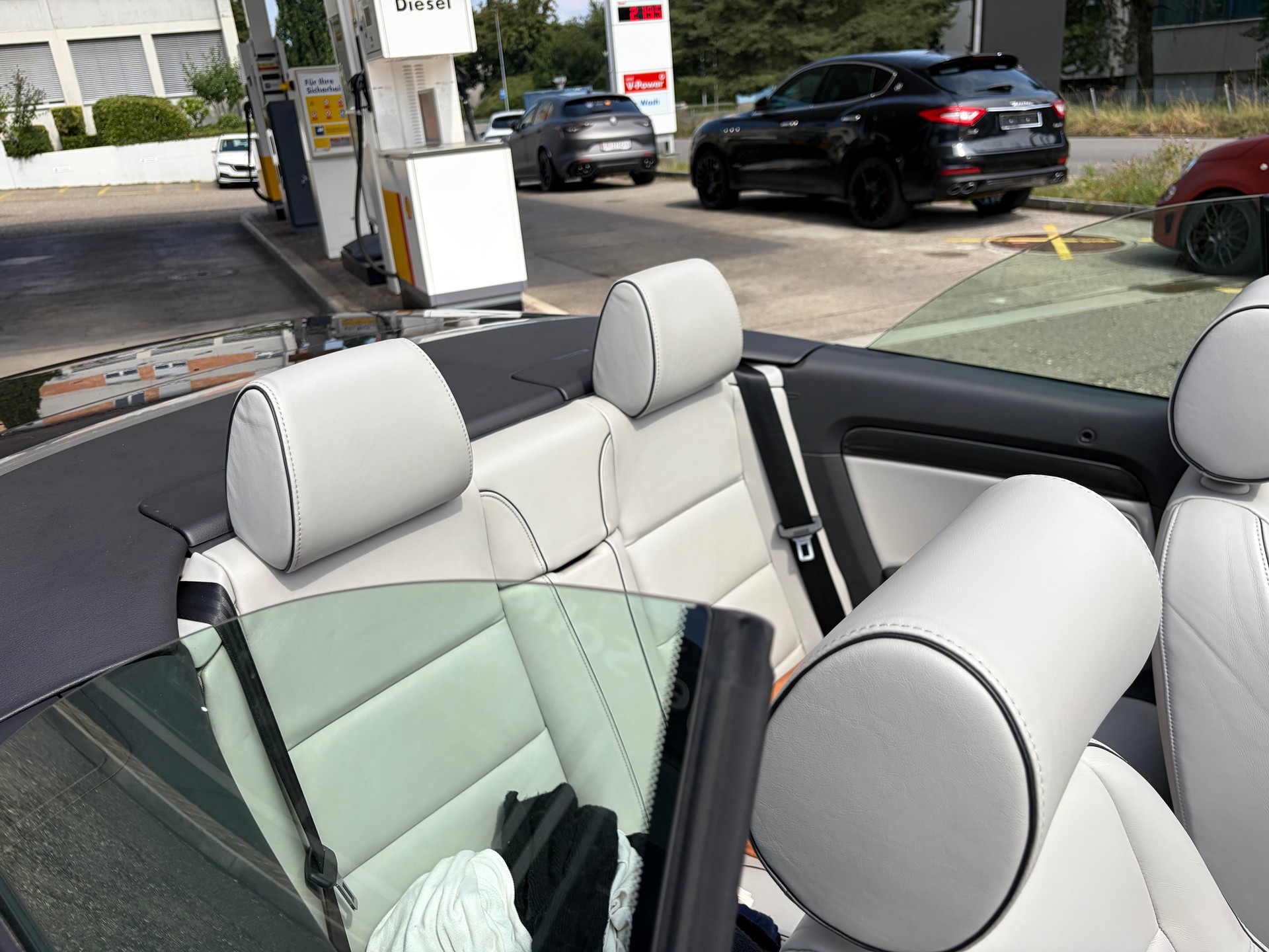 AUDI S4 Cabriolet 4.2 V8 quattro-image-14