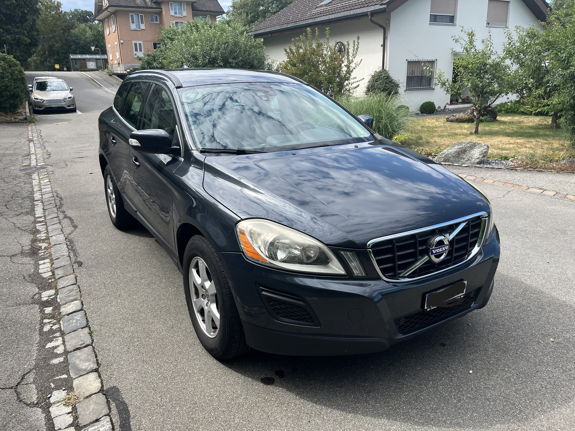 VOLVO 2.4 D3 Momentum AWD-image-0