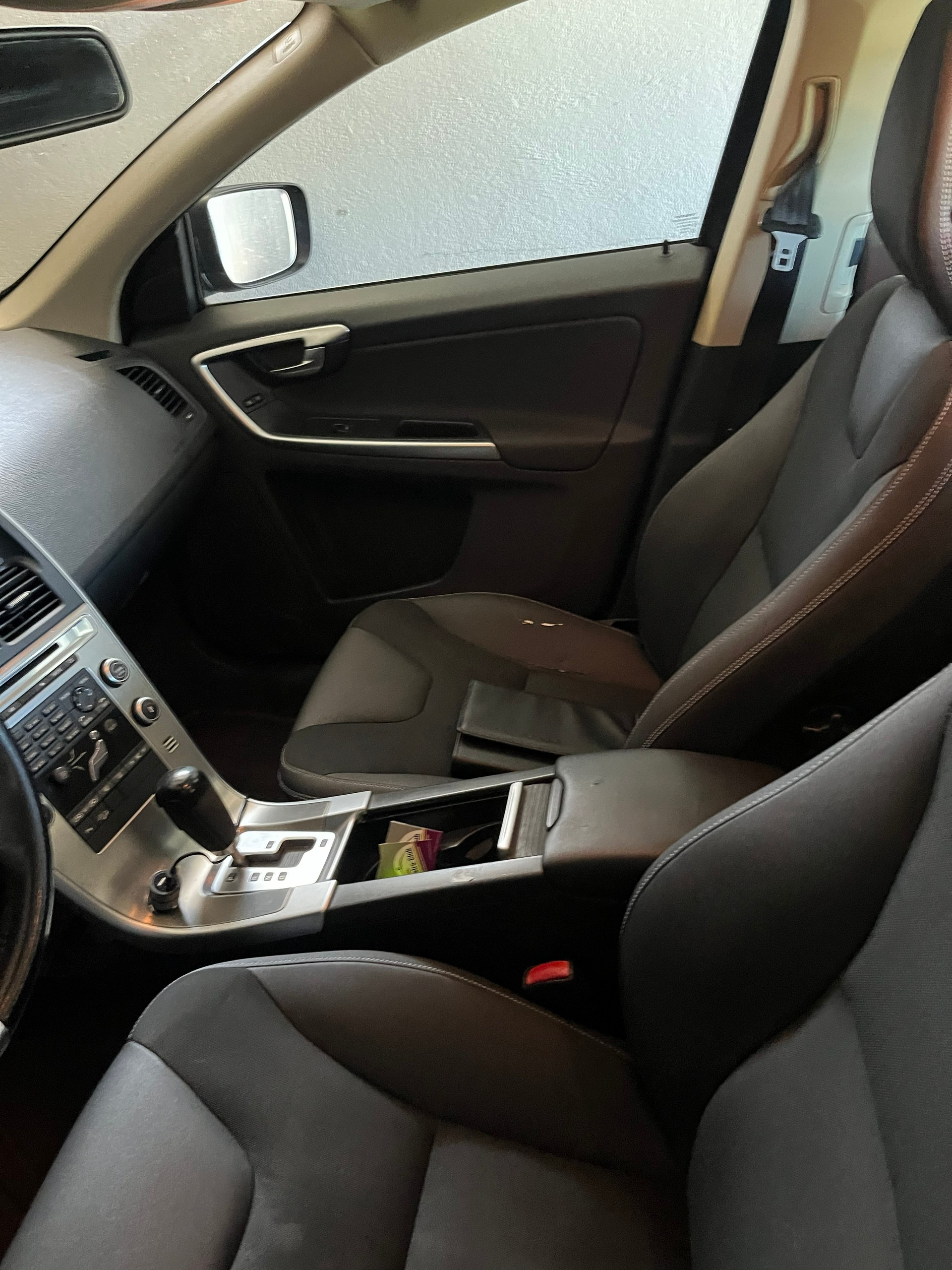 VOLVO 2.4 D3 Momentum AWD-image-3