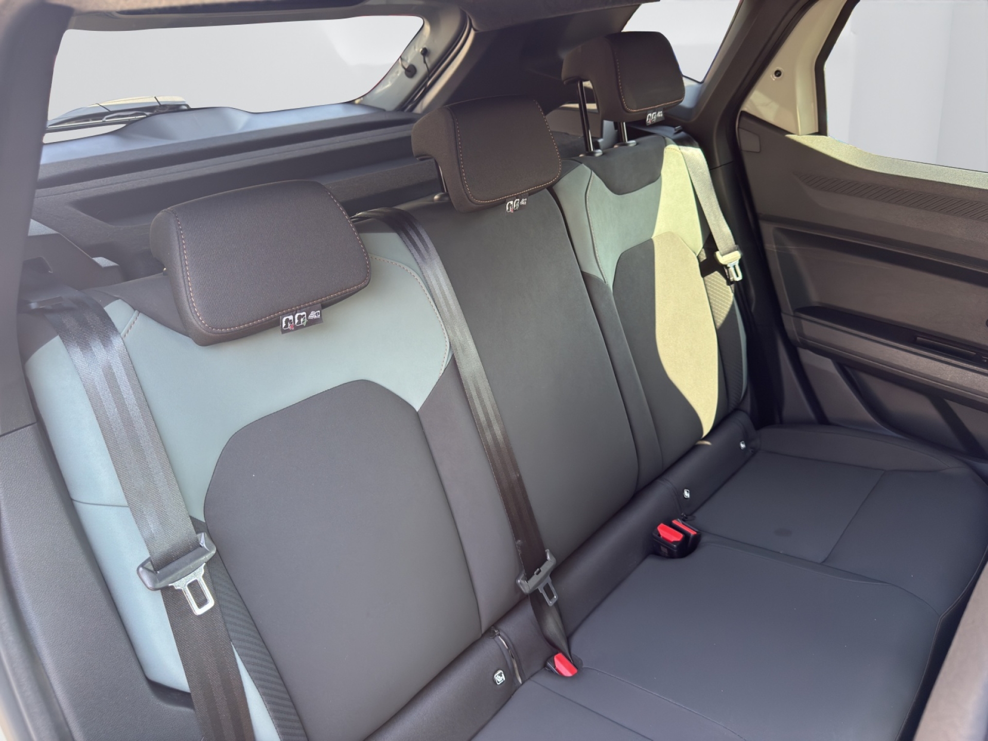 DACIA Duster 1.6 Hybrid Extreme-image-12