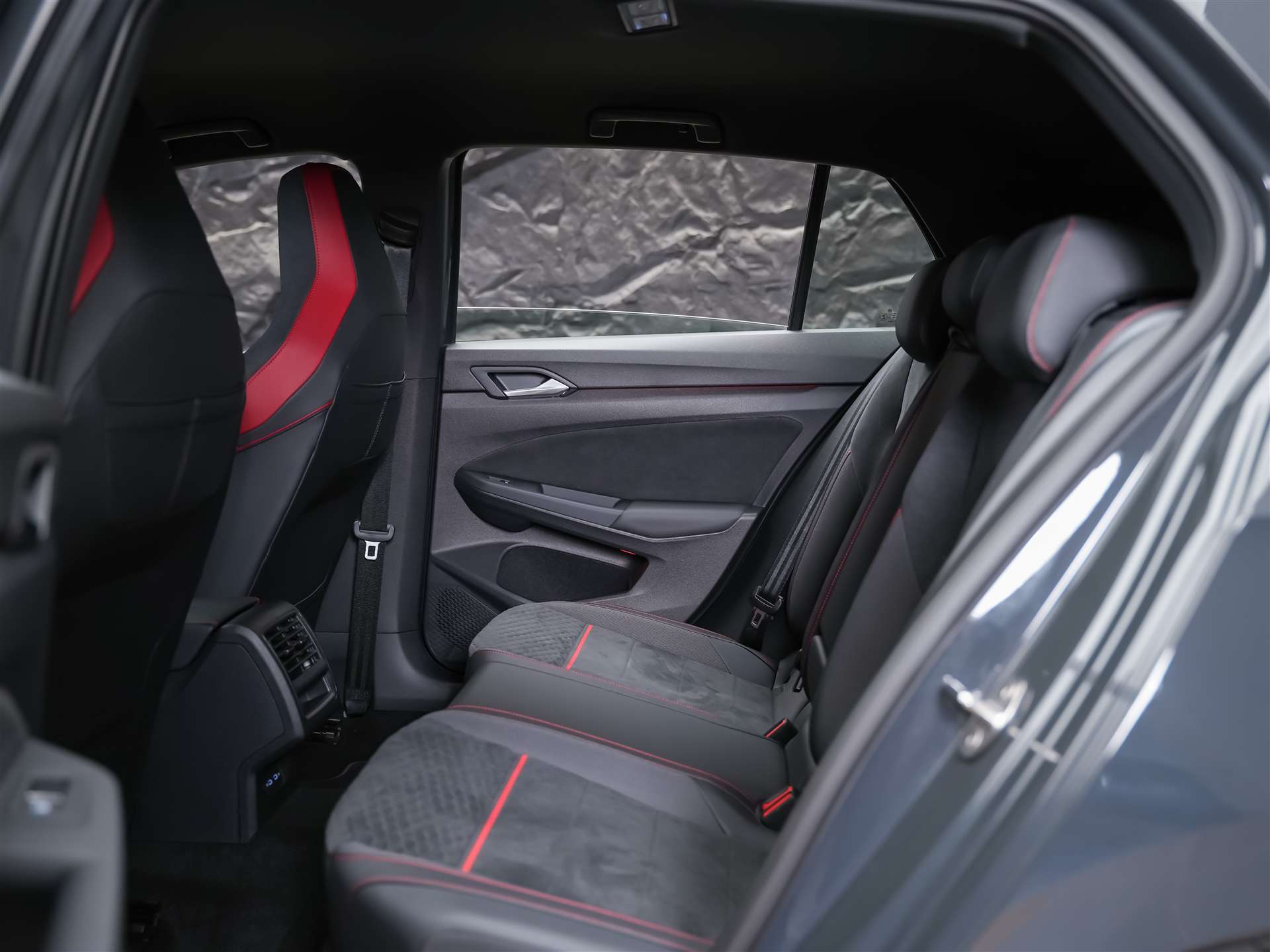 VW Golf 2.0 TSI GTI Clubsport DSG *Teilleder/Alcantara Sitze*Spurhalteassistent*-image-12