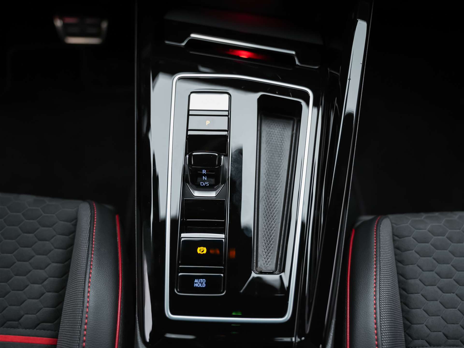 VW Golf 2.0 TSI GTI Clubsport DSG *Teilleder/Alcantara Sitze*Spurhalteassistent*-image-21