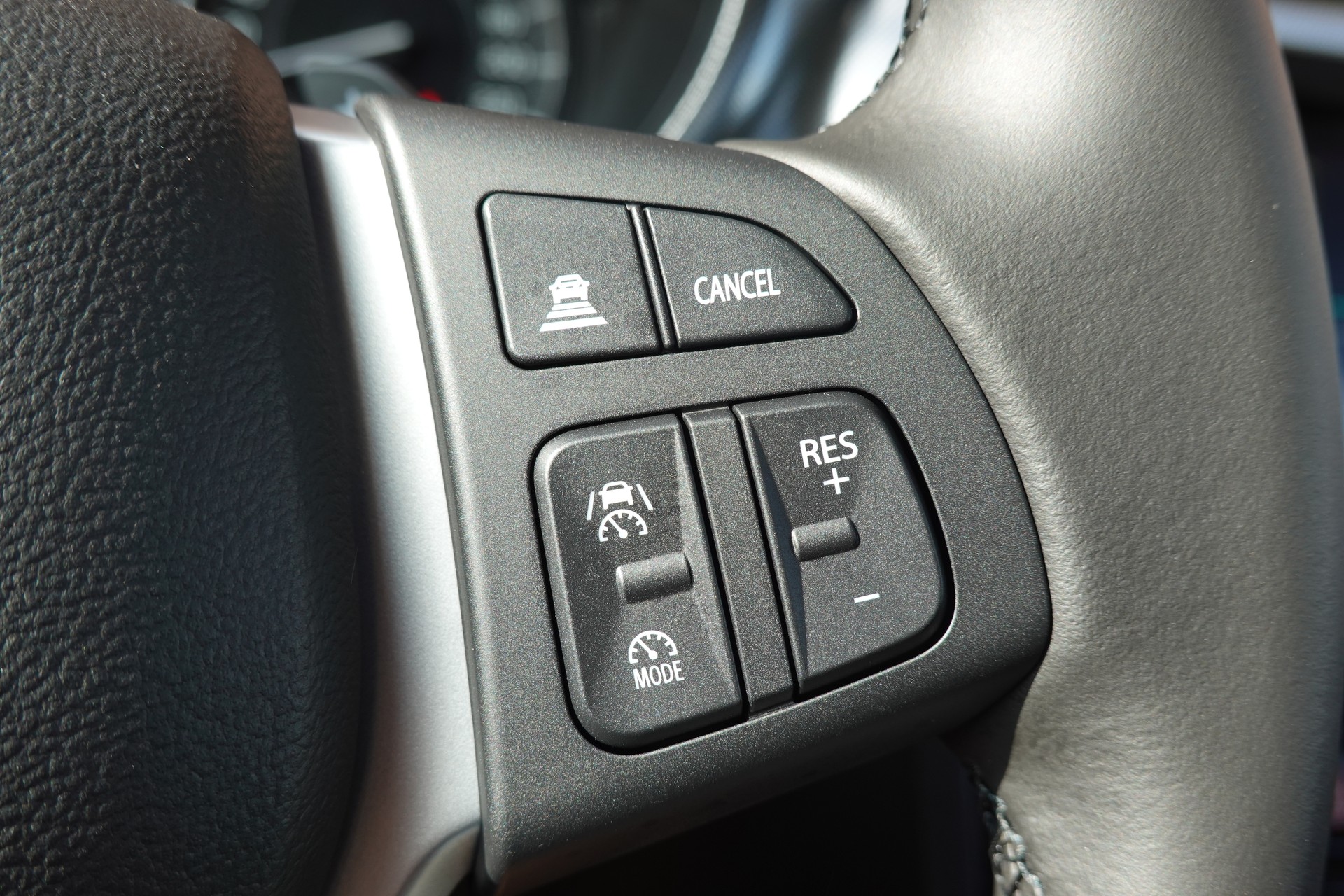 SUZUKI Vitara 1.4 Boosterjet Piz Sulai Top 4x4 Hybrid CH Auto * 3 ans de Garantie * Clim Auto * Keyless * Caméra * Toit ouvrant *-image-12