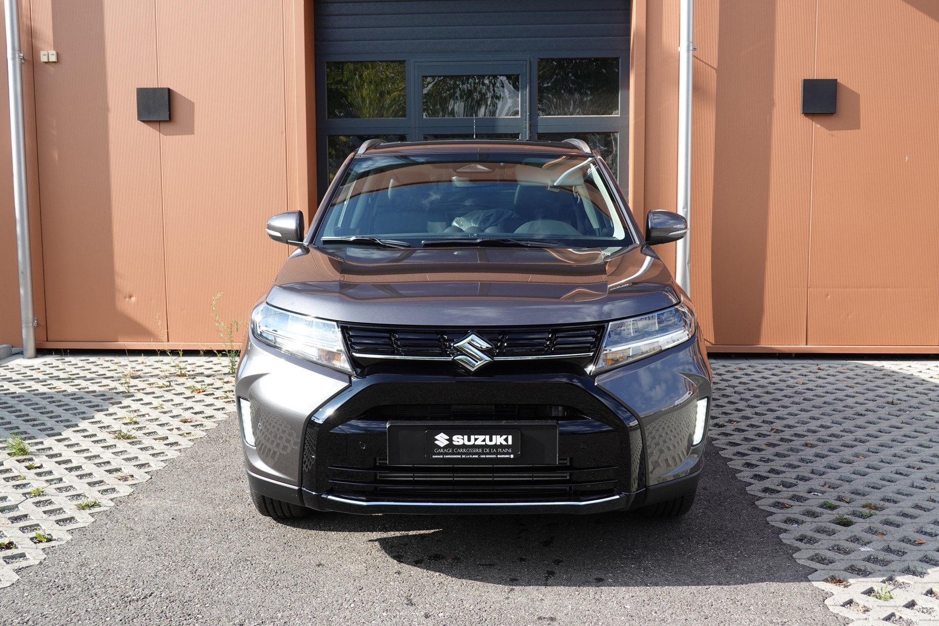 SUZUKI Vitara 1.4 Boosterjet Piz Sulai Top 4x4 Hybrid CH Auto * 3 ans de Garantie * Clim Auto * Keyless * Caméra * Toit ouvrant *-image-1