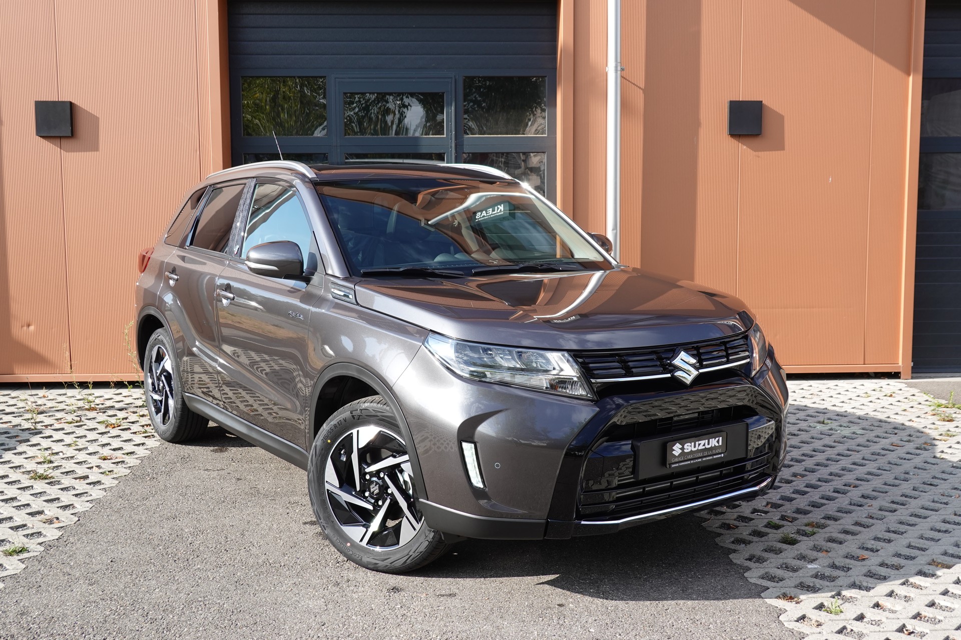 SUZUKI Vitara 1.4 Boosterjet Piz Sulai Top 4x4 Hybrid CH Auto * 3 ans de Garantie * Clim Auto * Keyless * Caméra * Toit ouvrant *-image-0