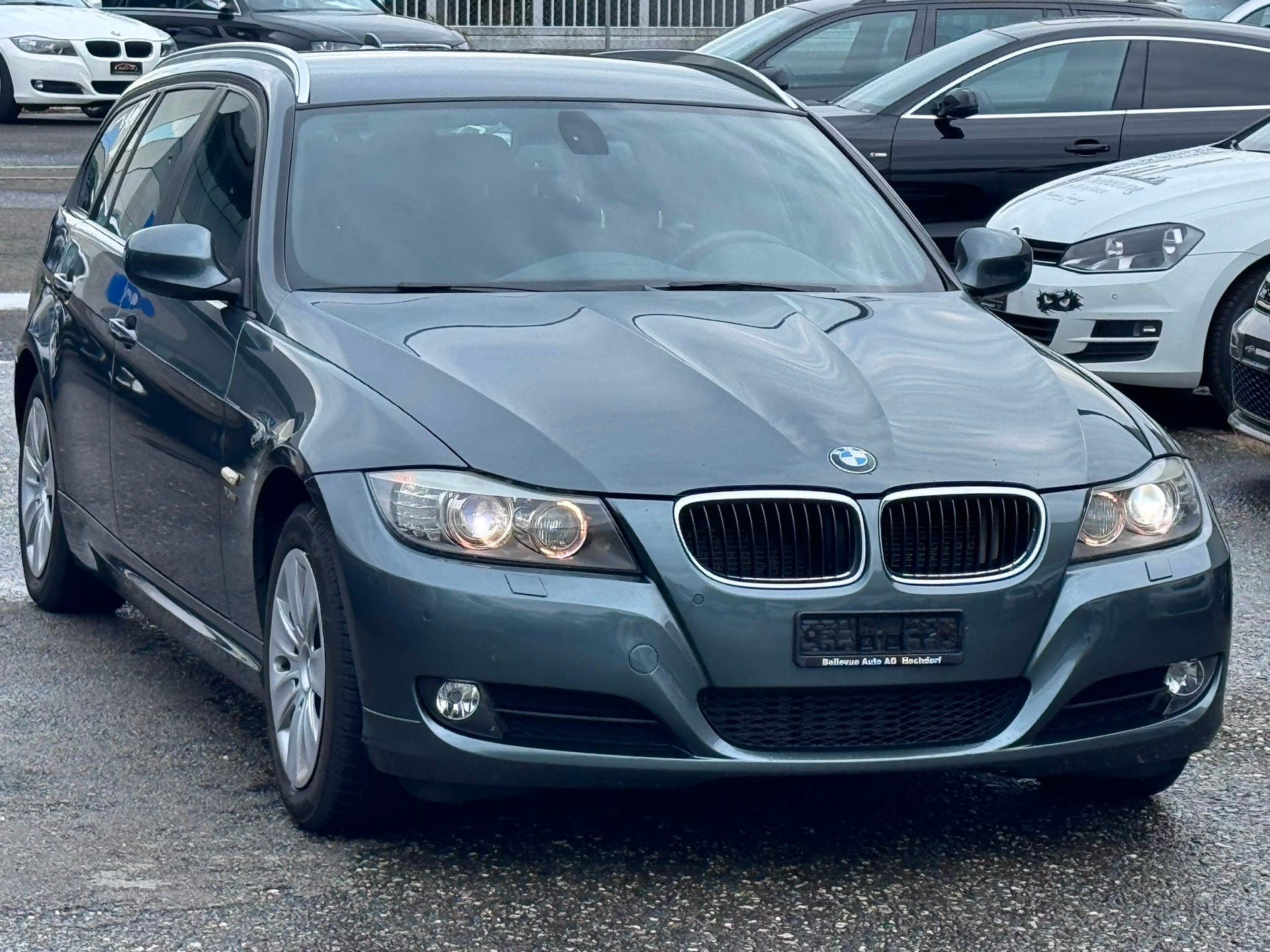 BMW 320d xDrive Touring-image-1