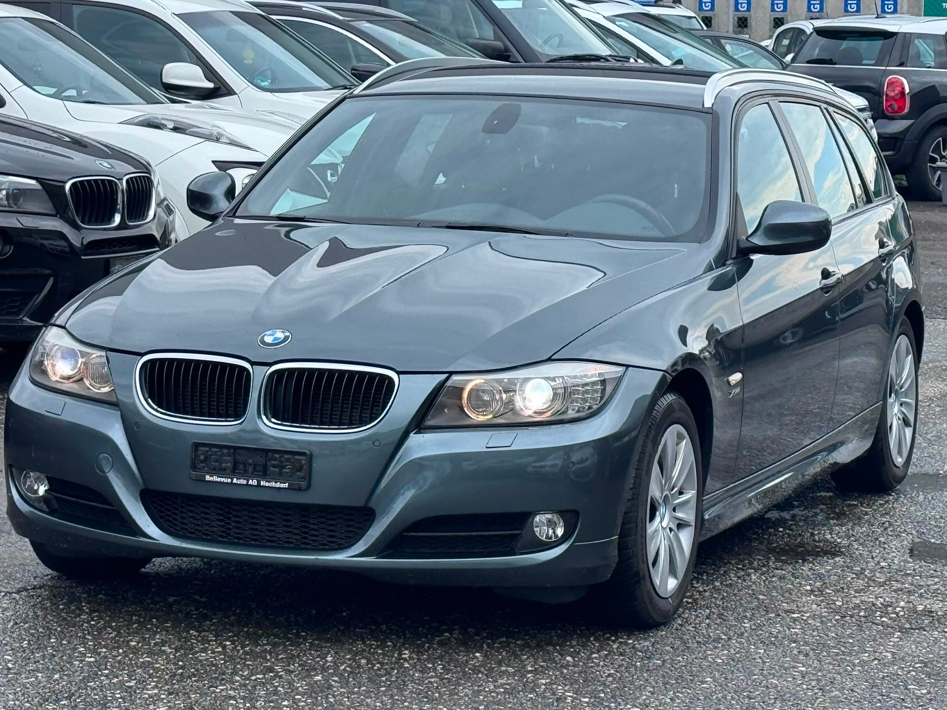 BMW 320d xDrive Touring-image-2