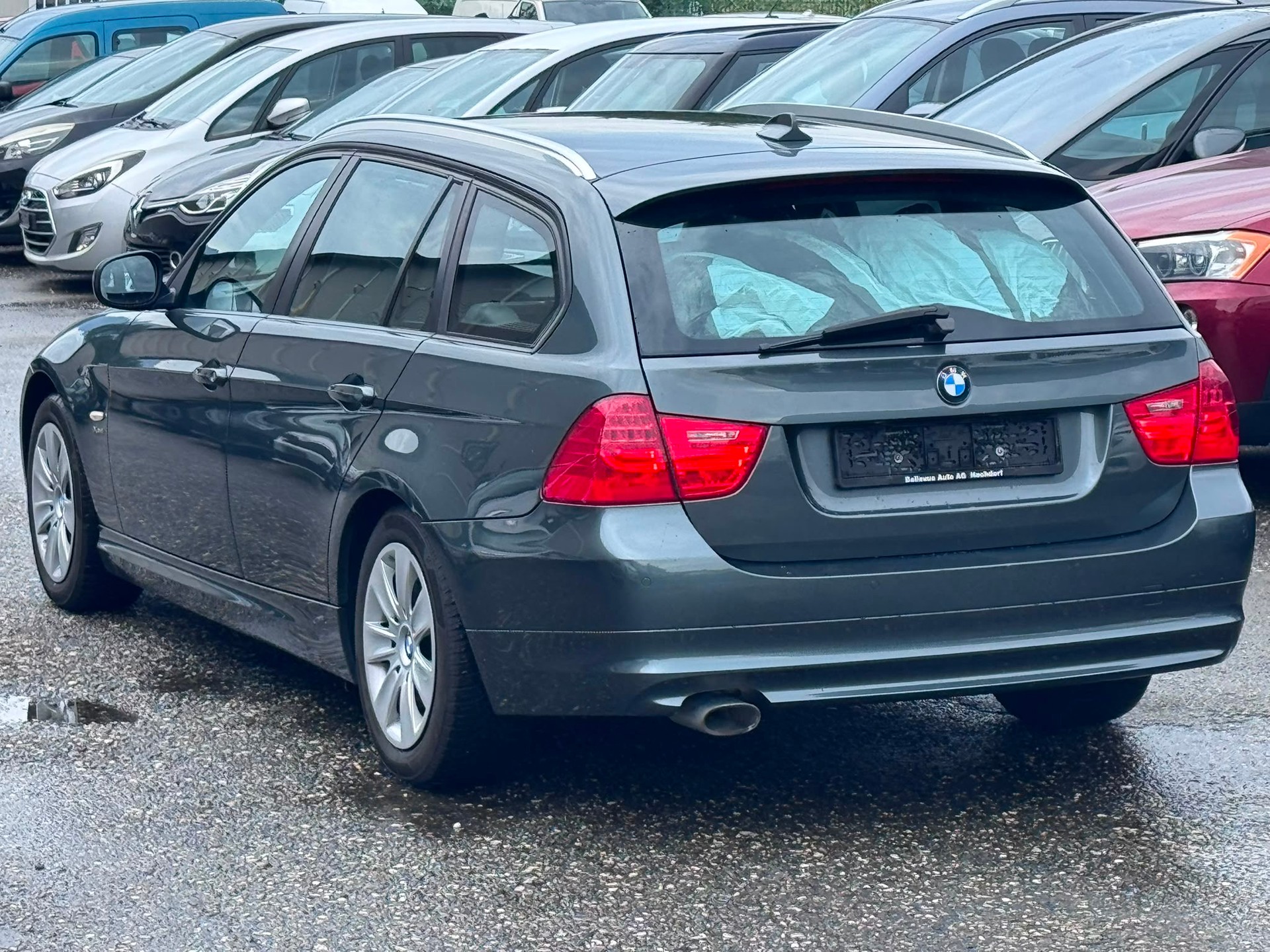 BMW 320d xDrive Touring-image-3