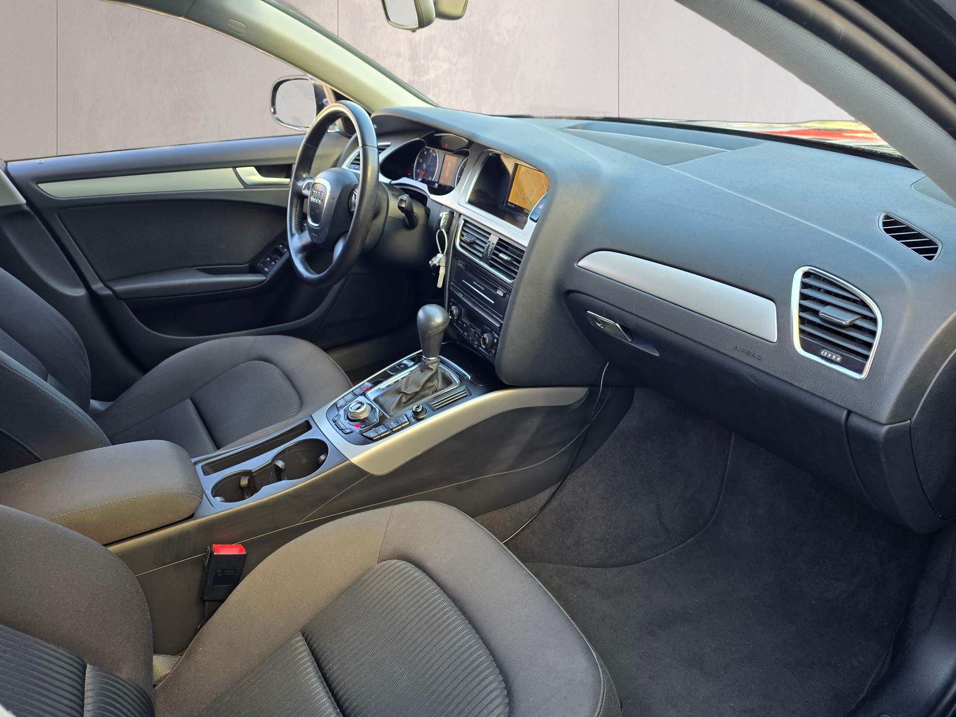 AUDI A4 Avant 1.8 TFSI multitronic-image-14