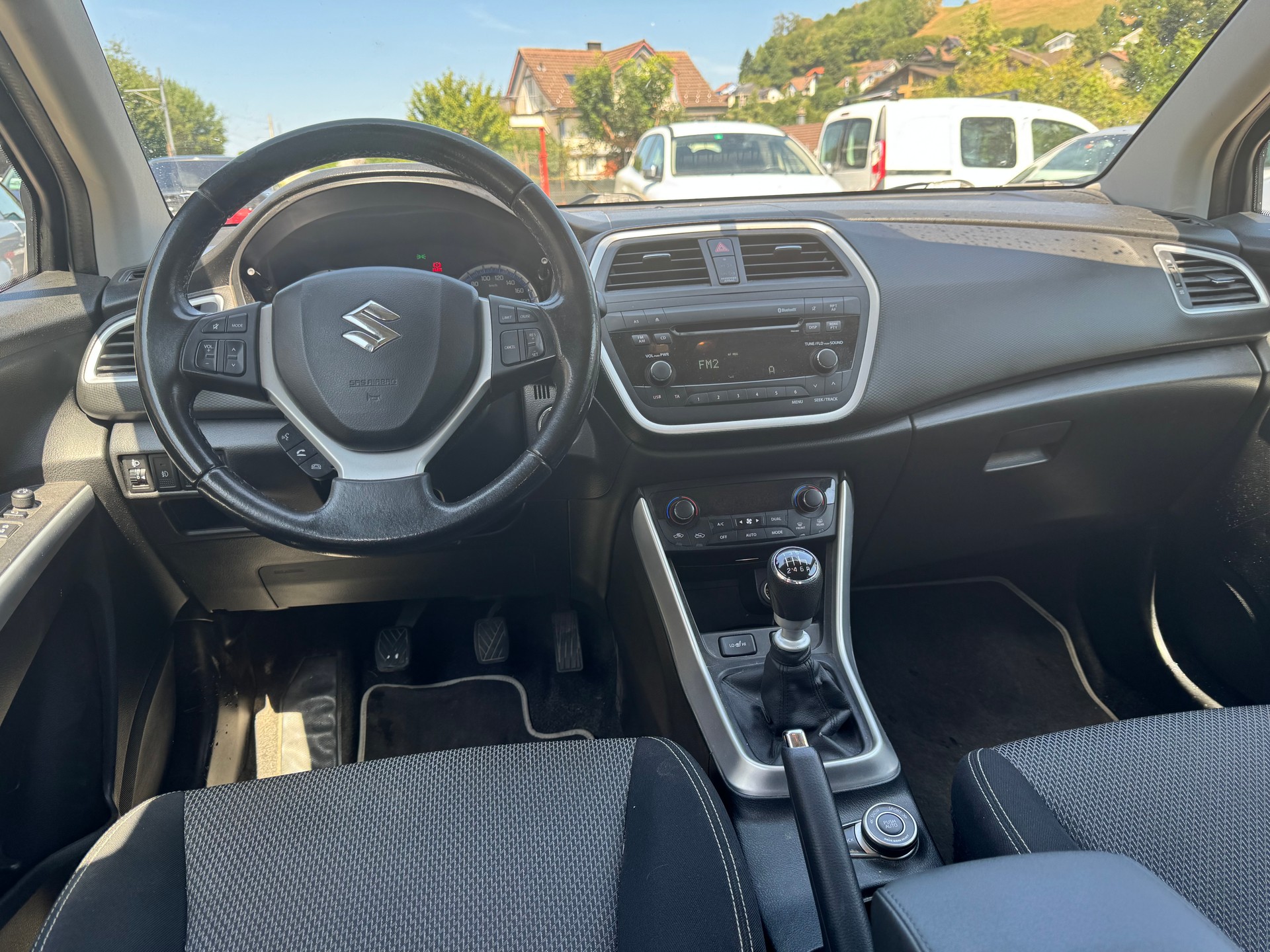SUZUKI SX4 S-Cross 1.6 TD Compact+ 4WD-image-9