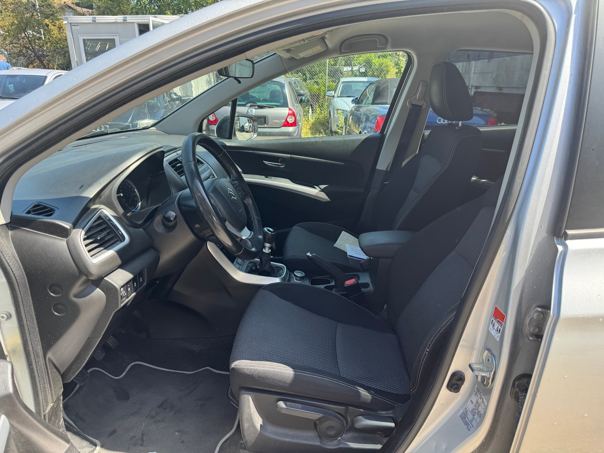 SUZUKI SX4 S-Cross 1.6 TD Compact+ 4WD-image-6