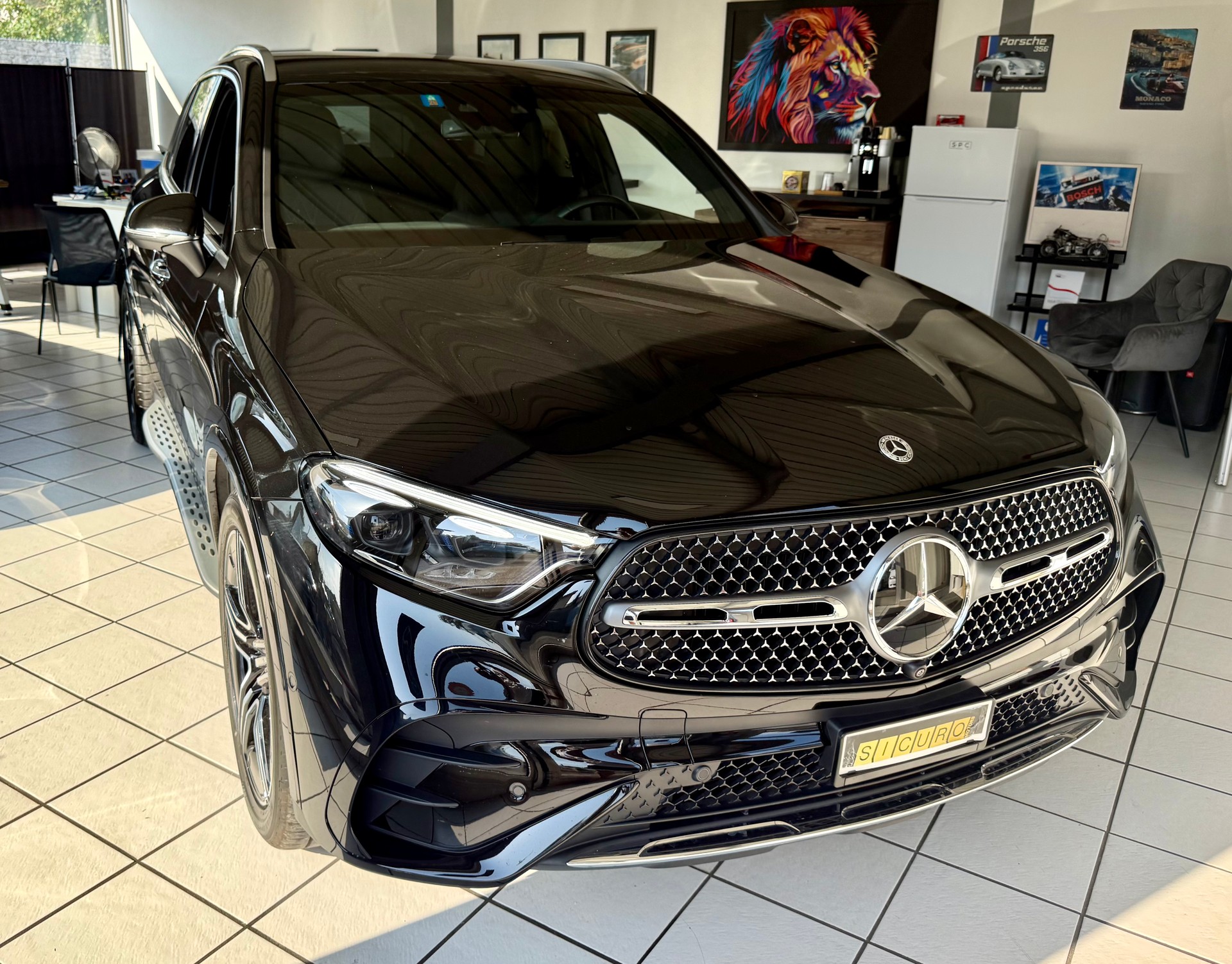MERCEDES-BENZ GLC 300 AMG Line 4Matic 9G-Tronic-image-0