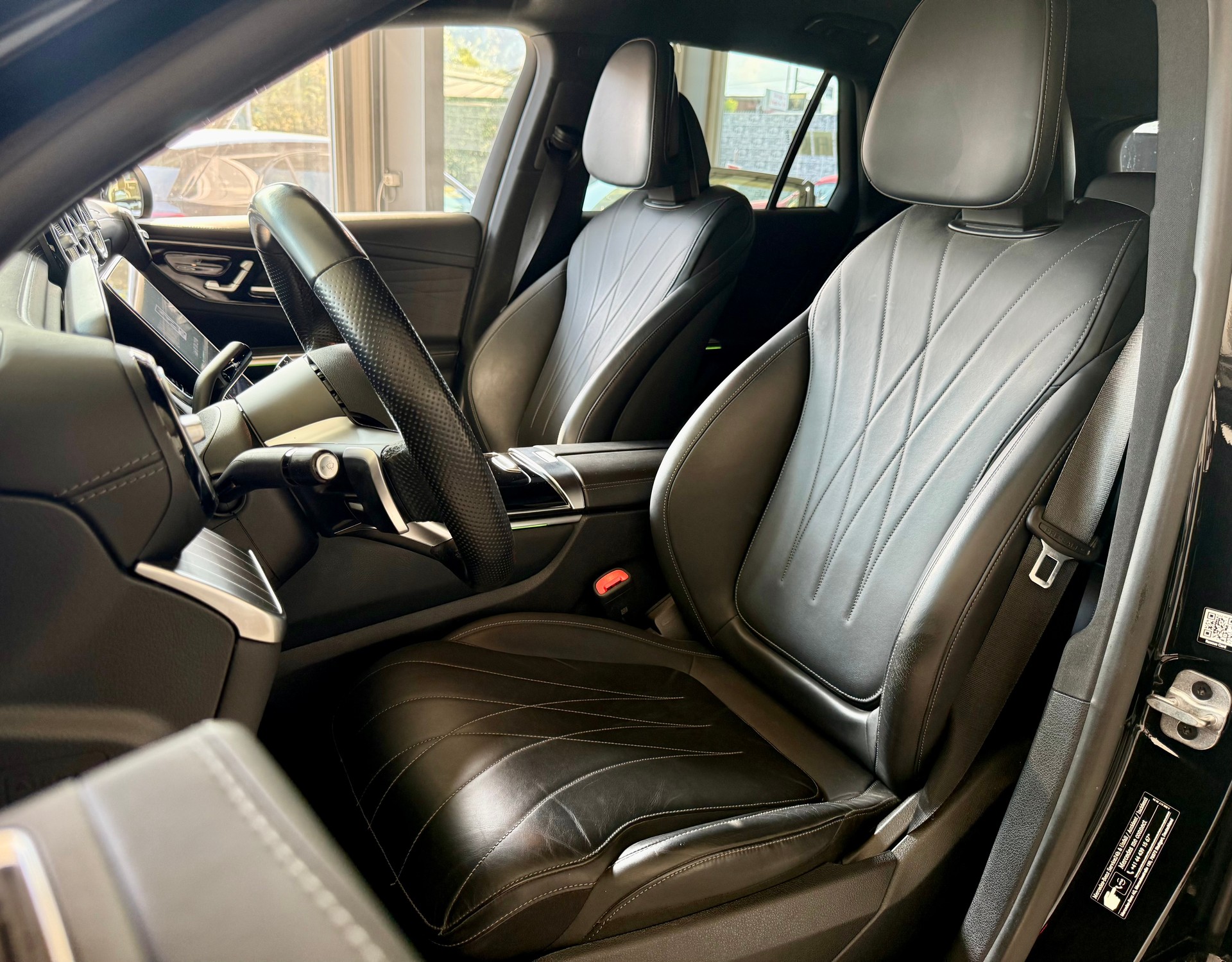 MERCEDES-BENZ GLC 300 AMG Line 4Matic 9G-Tronic-image-13