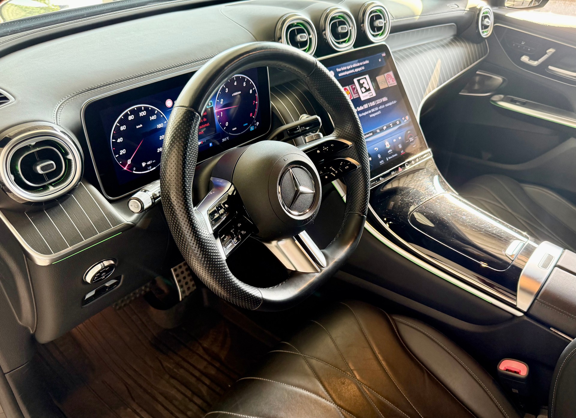 MERCEDES-BENZ GLC 300 AMG Line 4Matic 9G-Tronic-image-12