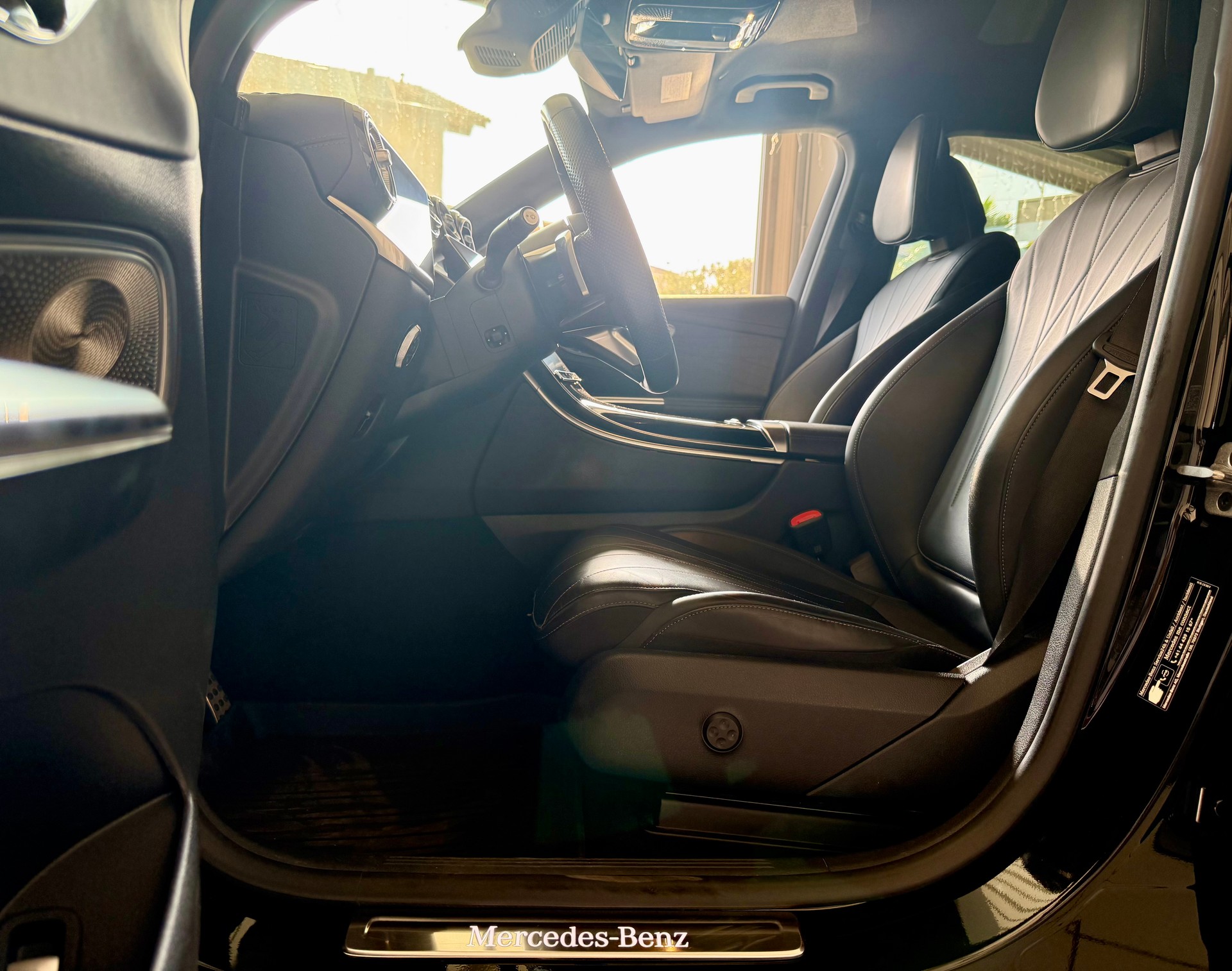 MERCEDES-BENZ GLC 300 AMG Line 4Matic 9G-Tronic-image-21