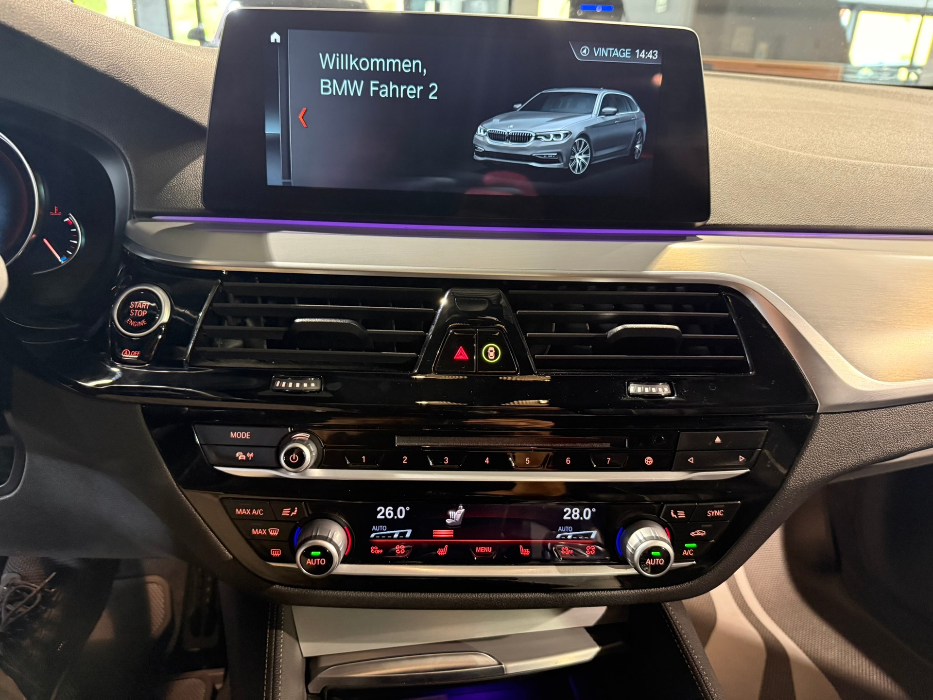 BMW M550d xDrive Touring Steptronic-image-24