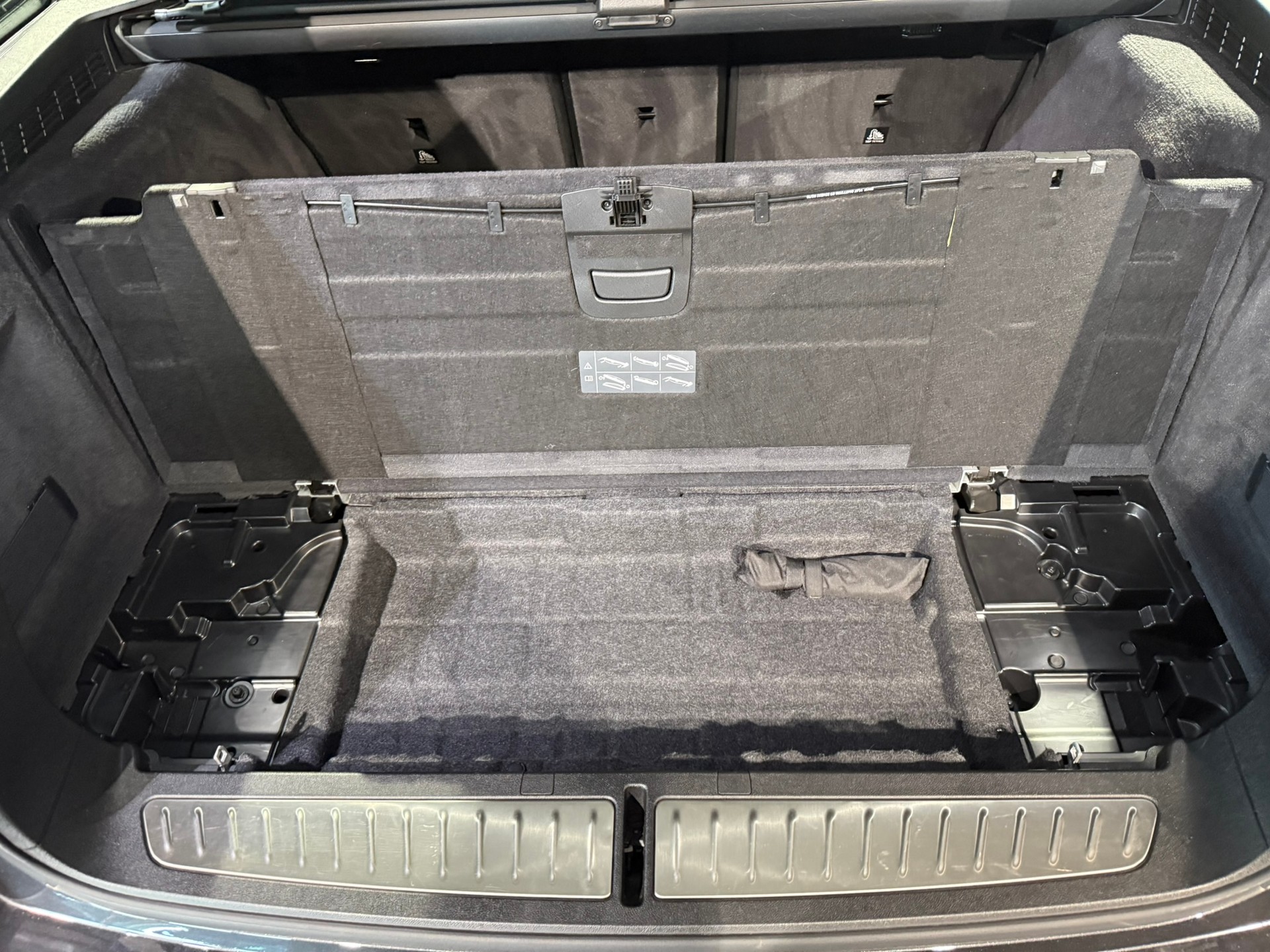 BMW M550d xDrive Touring Steptronic-image-15