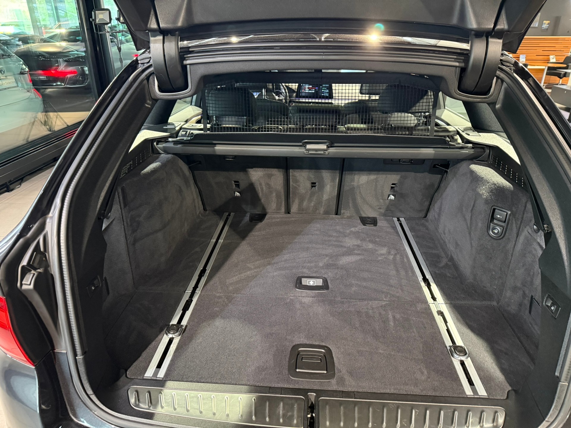 BMW M550d xDrive Touring Steptronic-image-14