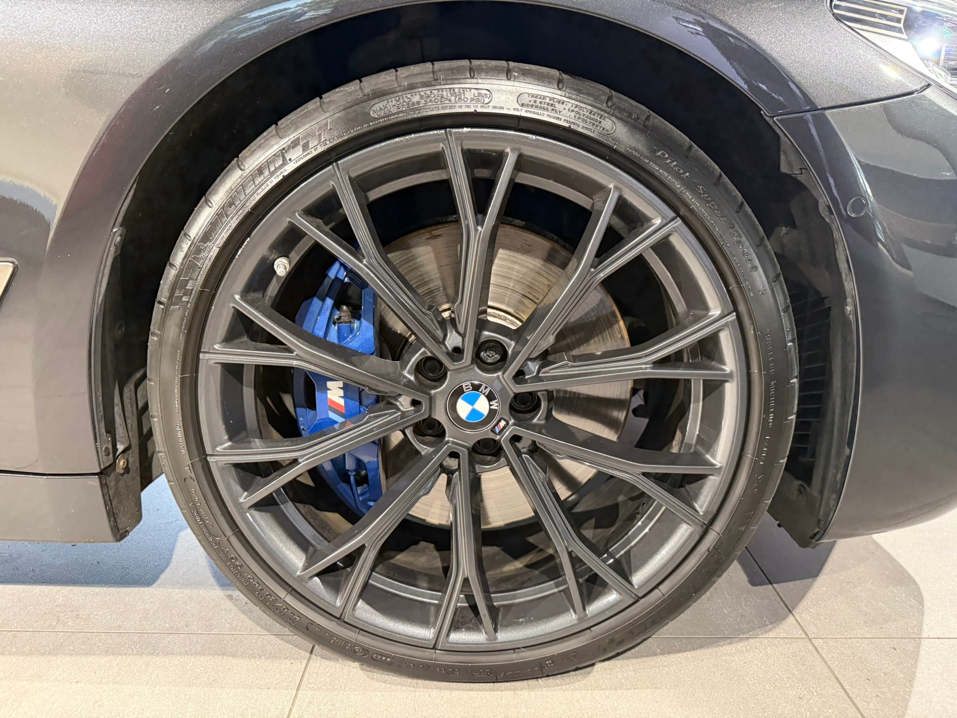 BMW M550d xDrive Touring Steptronic-image-8