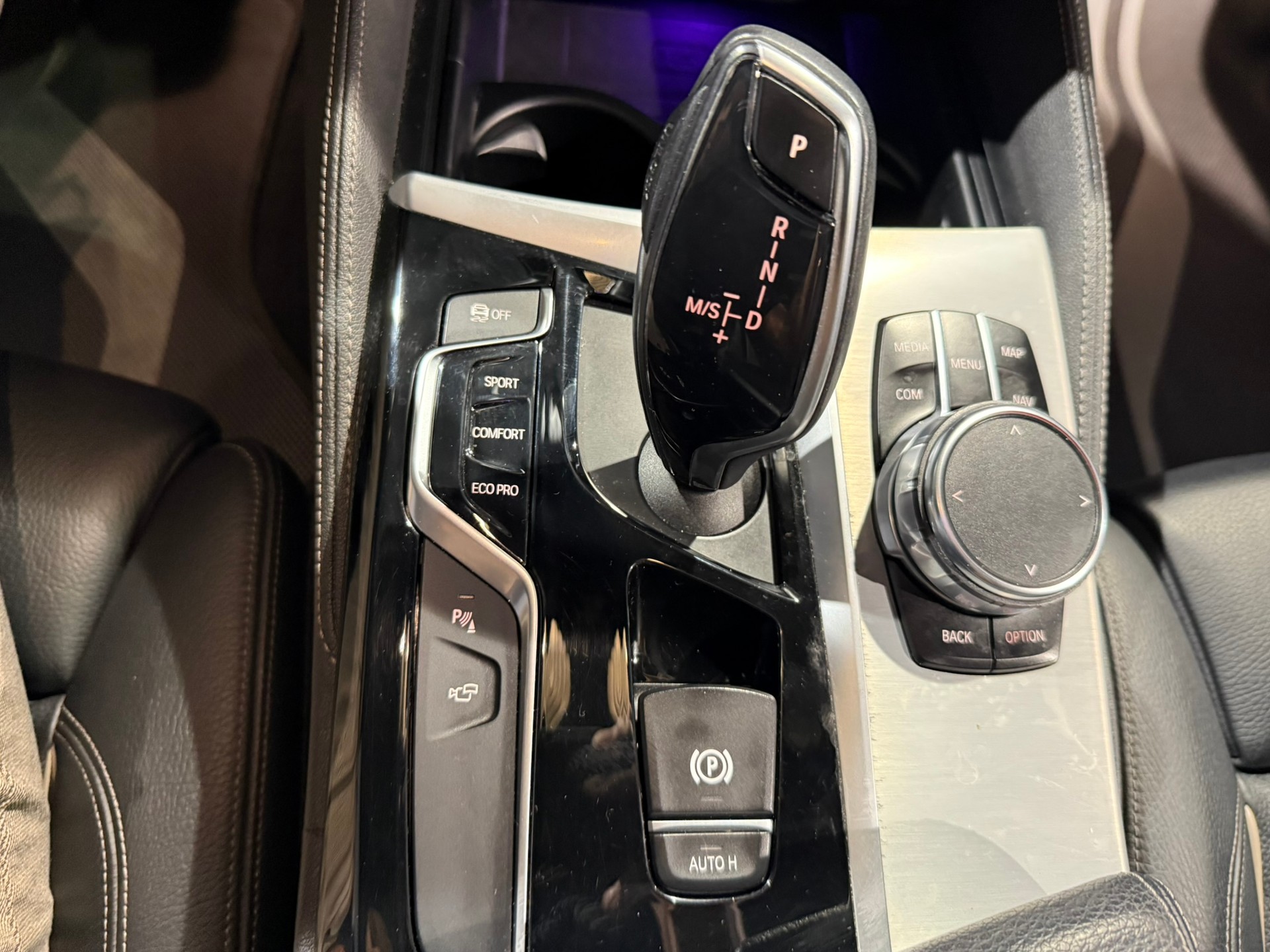 BMW M550d xDrive Touring Steptronic-image-23