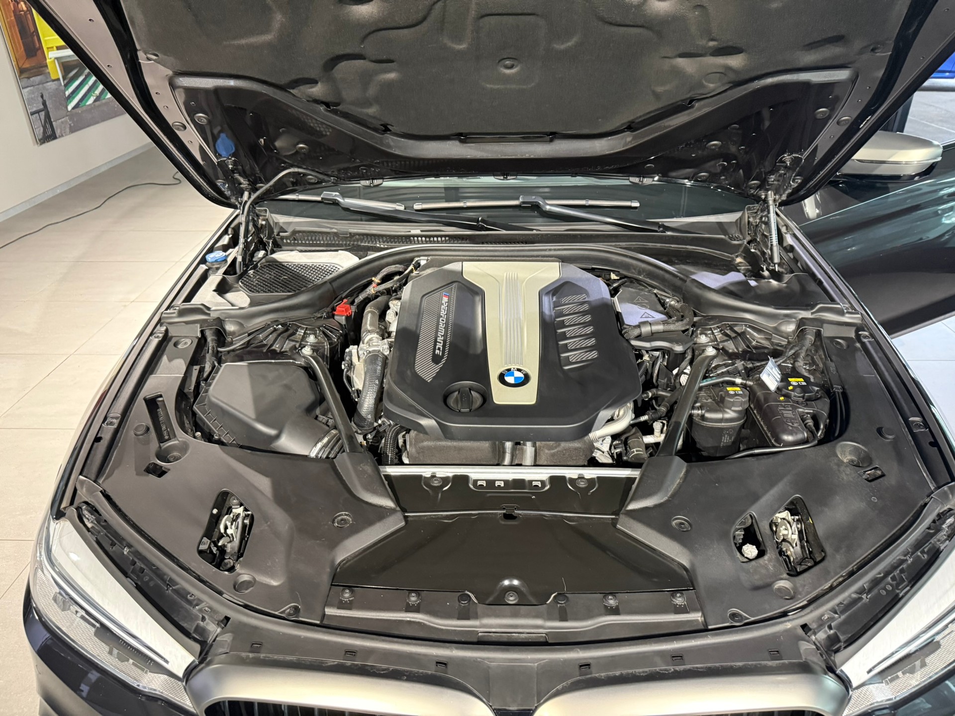 BMW M550d xDrive Touring Steptronic-image-25