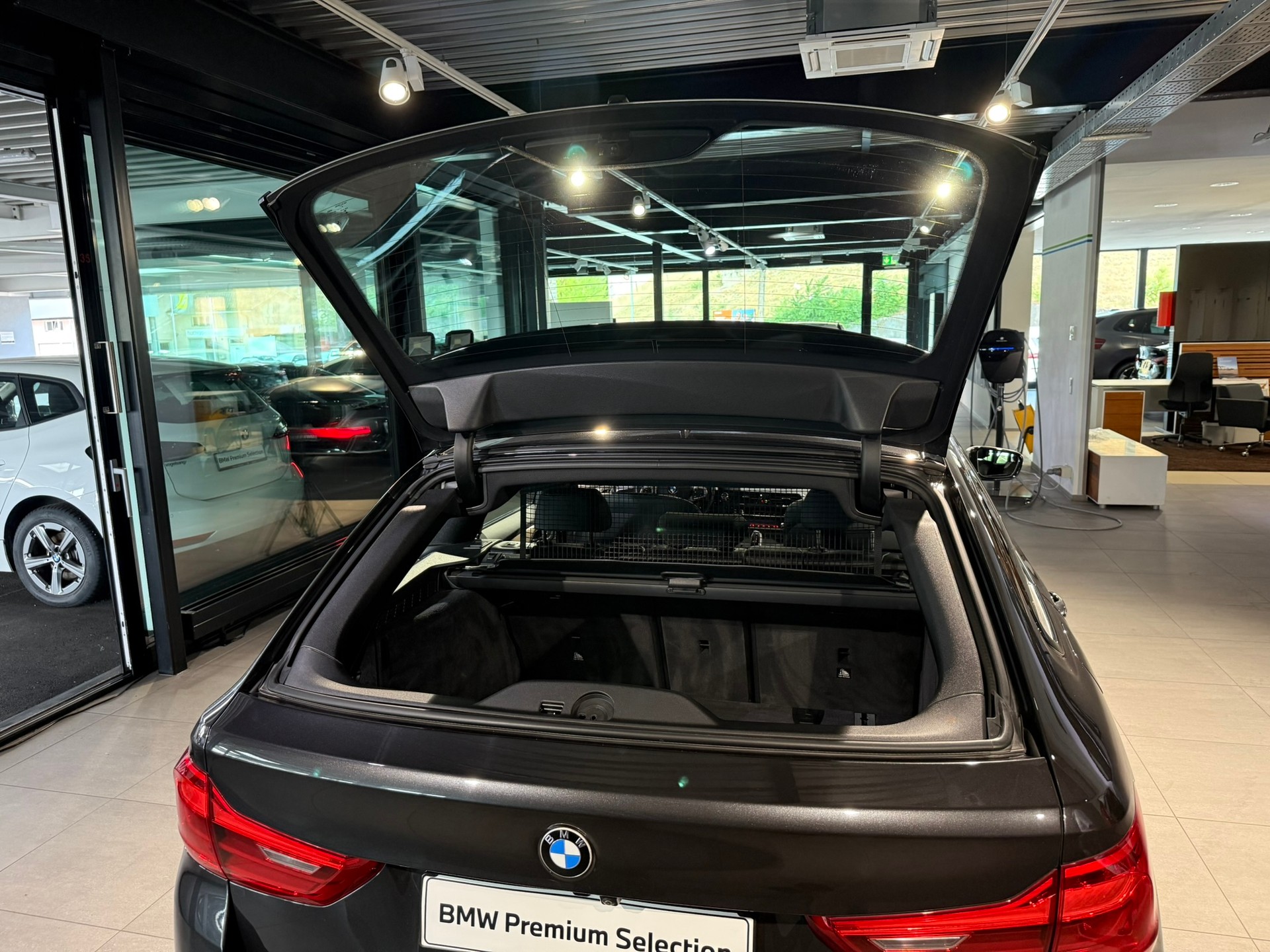 BMW M550d xDrive Touring Steptronic-image-13