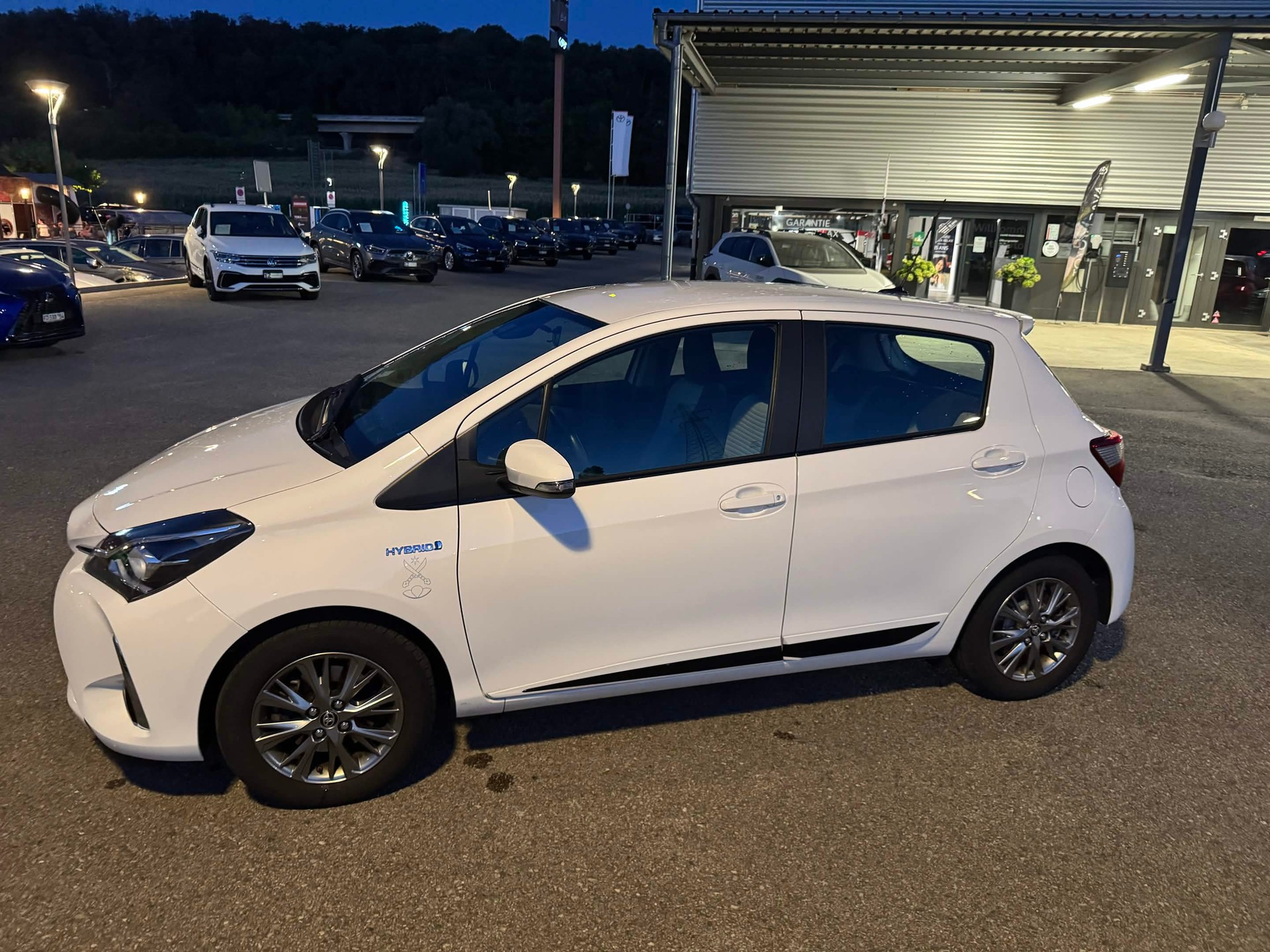 TOYOTA 1.5 VVT-i HSD Trend-image-3