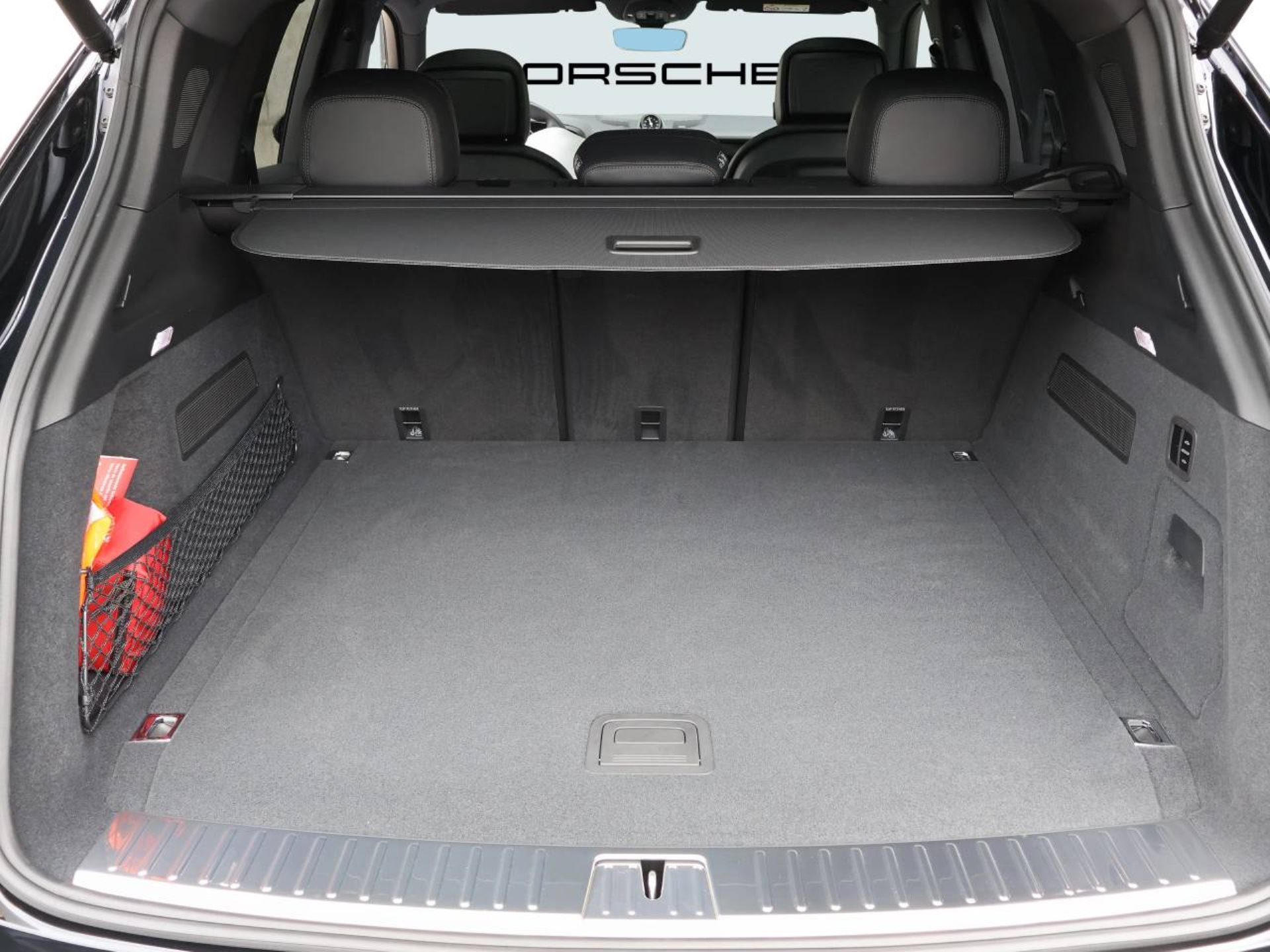 PORSCHE Cayenne S E-Hybrid Black Edition-image-17