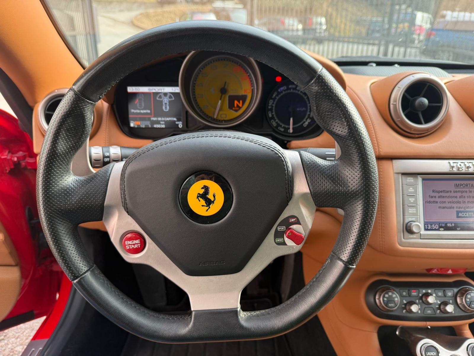 FERRARI California 4.3 V8-image-12
