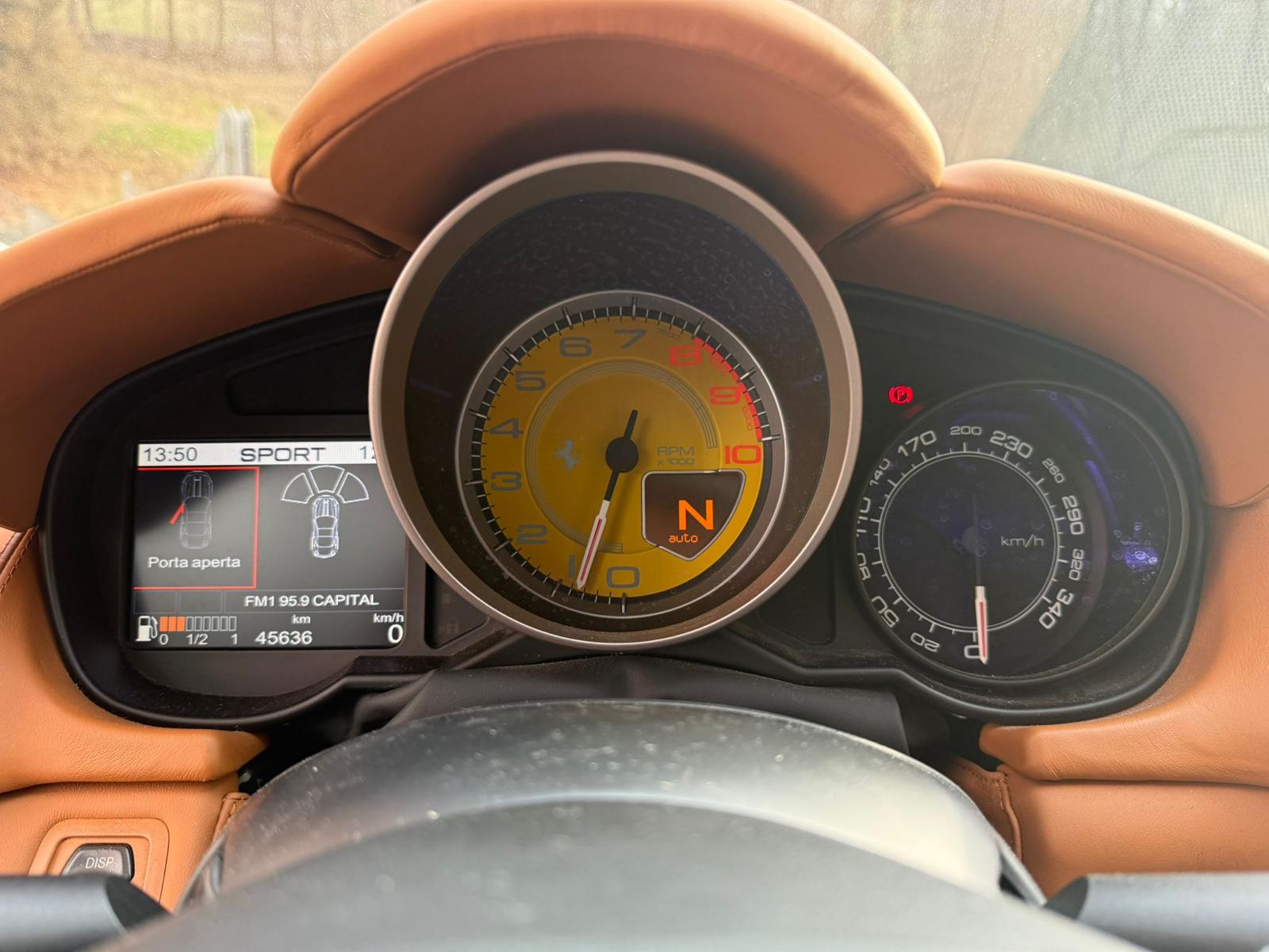 FERRARI California 4.3 V8-image-10
